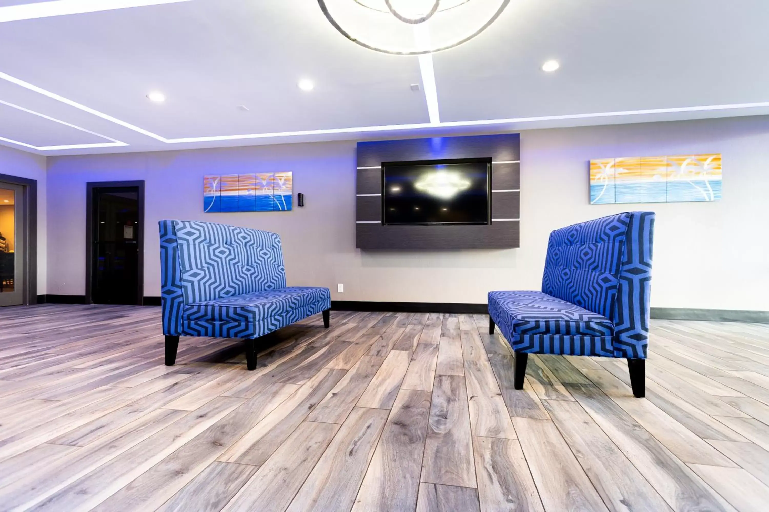 Lobby or reception, Seating Area in SureStay Plus Hotel by Best Western Point Richmond