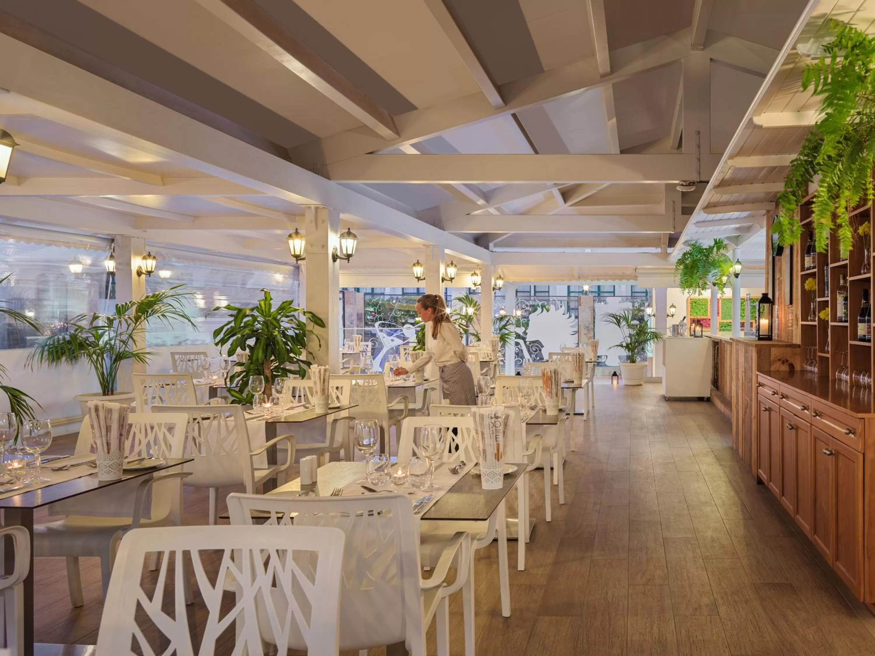 Restaurant/places to eat in H10 Ocean Suites