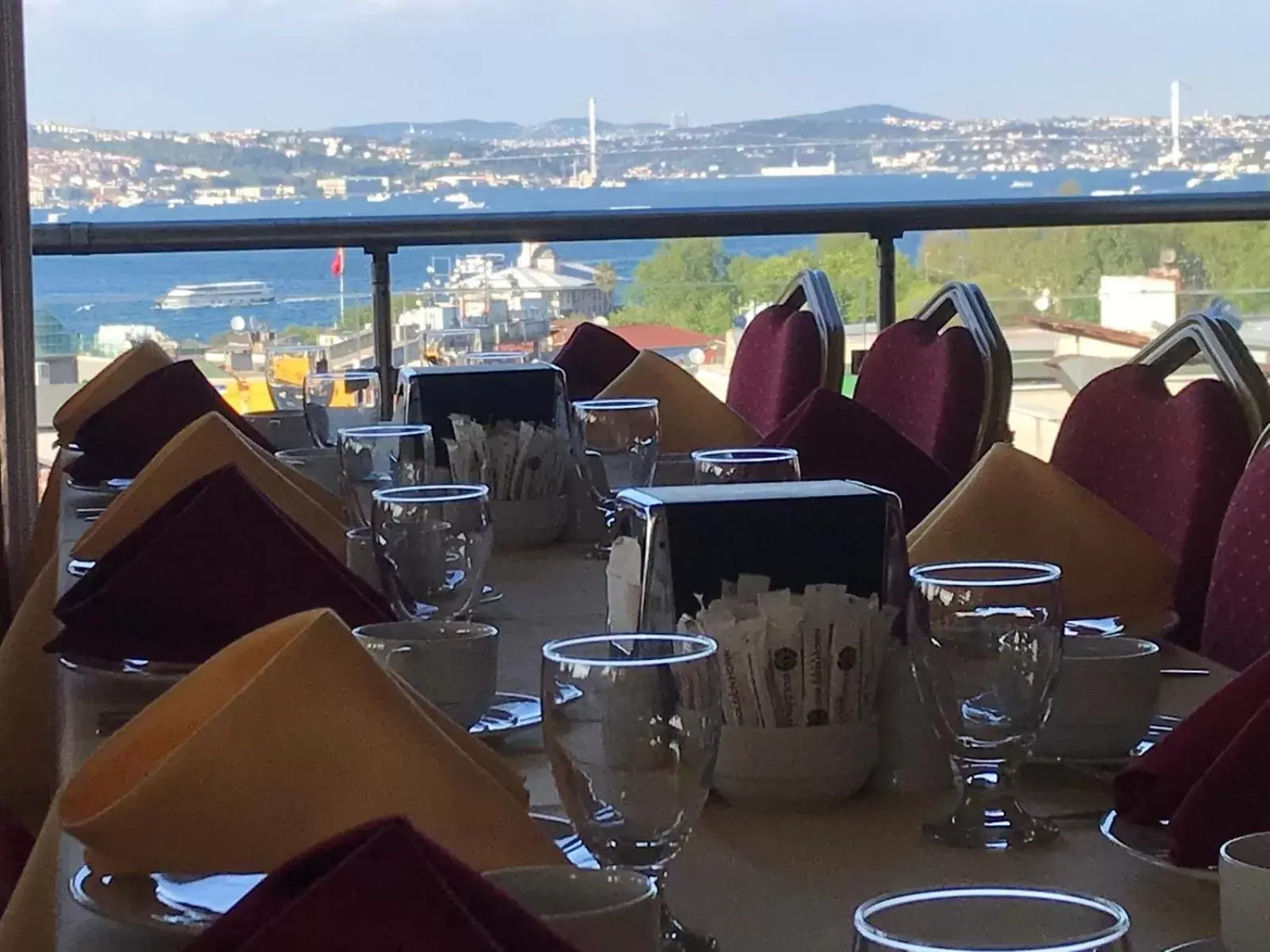 Restaurant/Places to Eat in Golden Horn Hotel