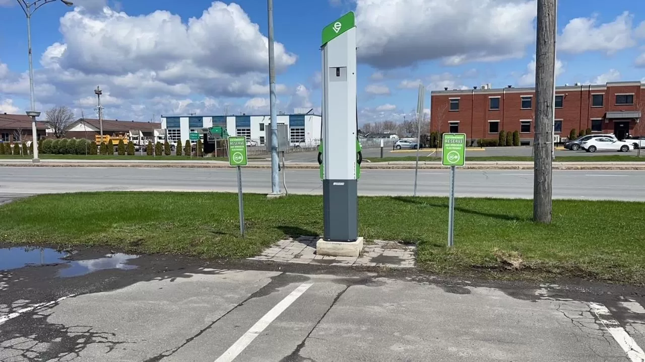 Parking in Travelodge by Wyndham Drummondville