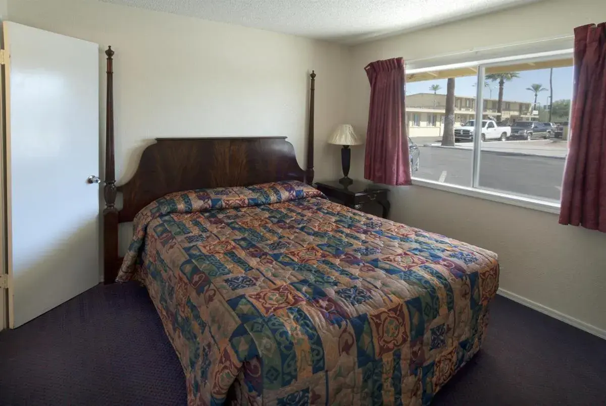 Bedroom, Bed in American Executive Inn Mesa