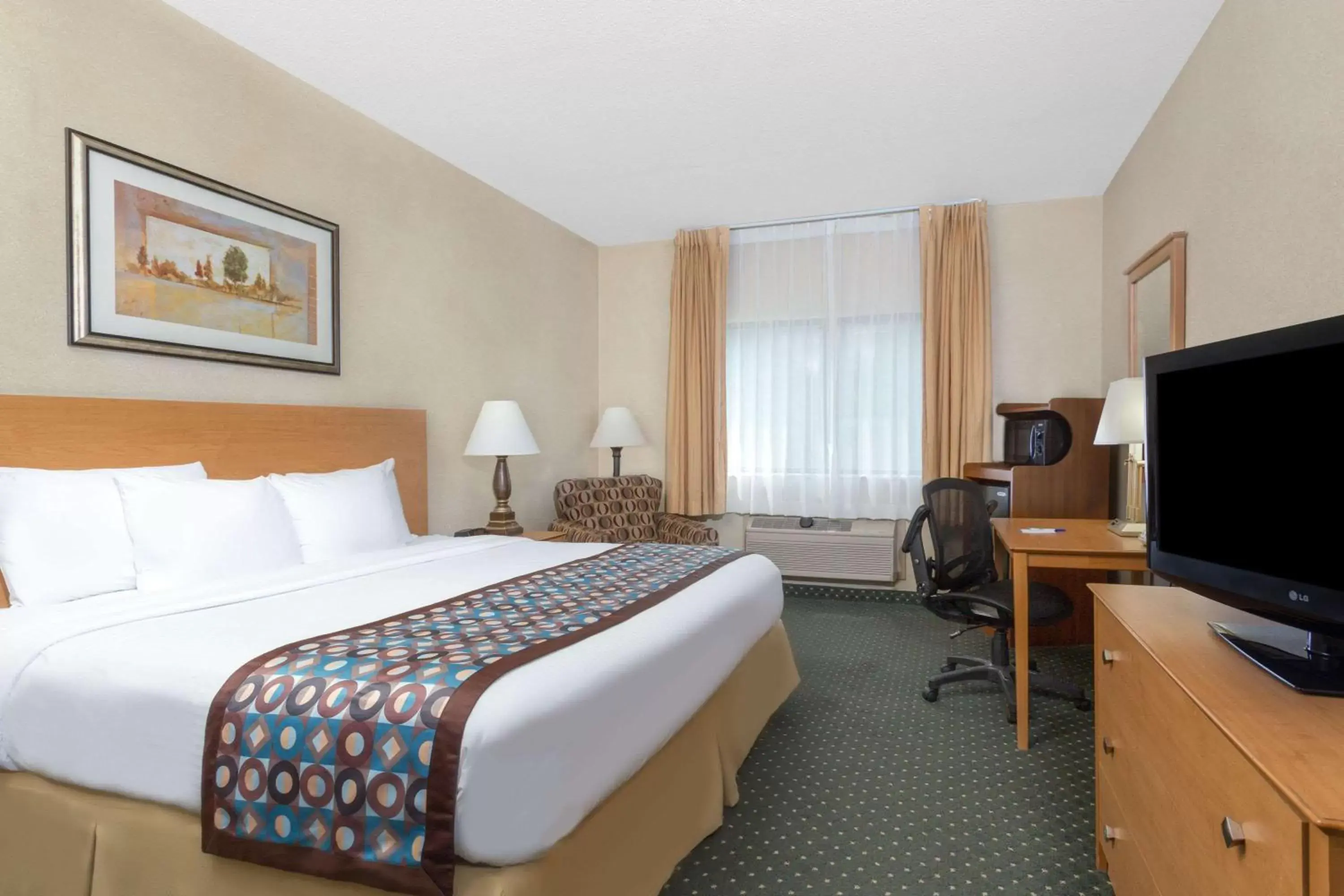 Photo of the whole room, Bed in Baymont by Wyndham Waterloo