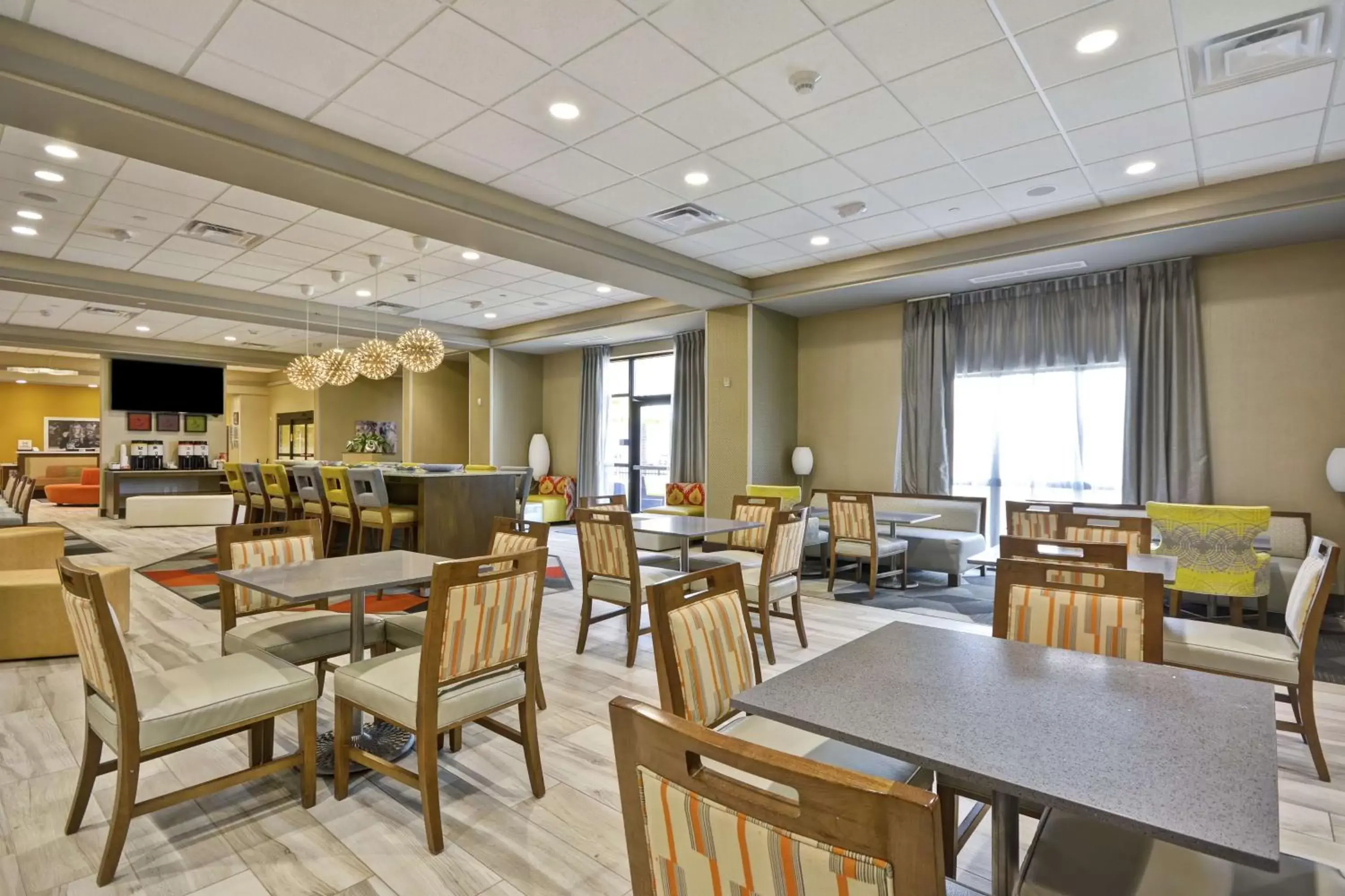 Dining area, Restaurant/Places to Eat in Hampton Inn Blue Ash/Cincinnati, OH