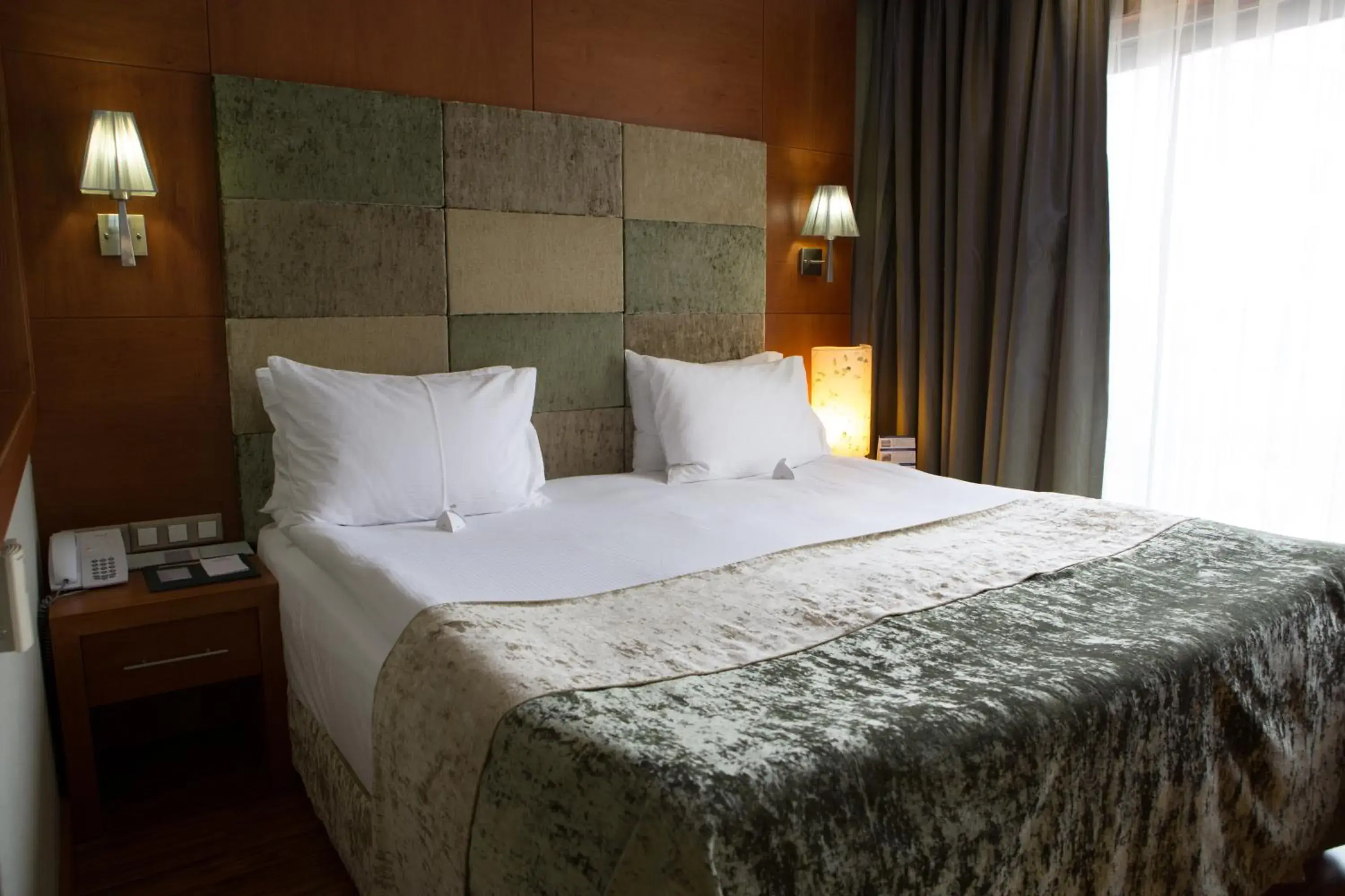 Photo of the whole room, Bed in Limak Ambassadore Hotel Ankara