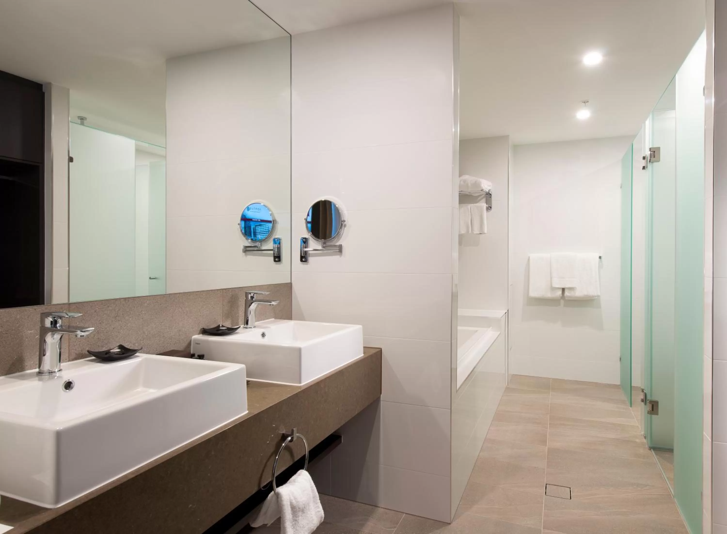 Bathroom in Pullman Brisbane Airport