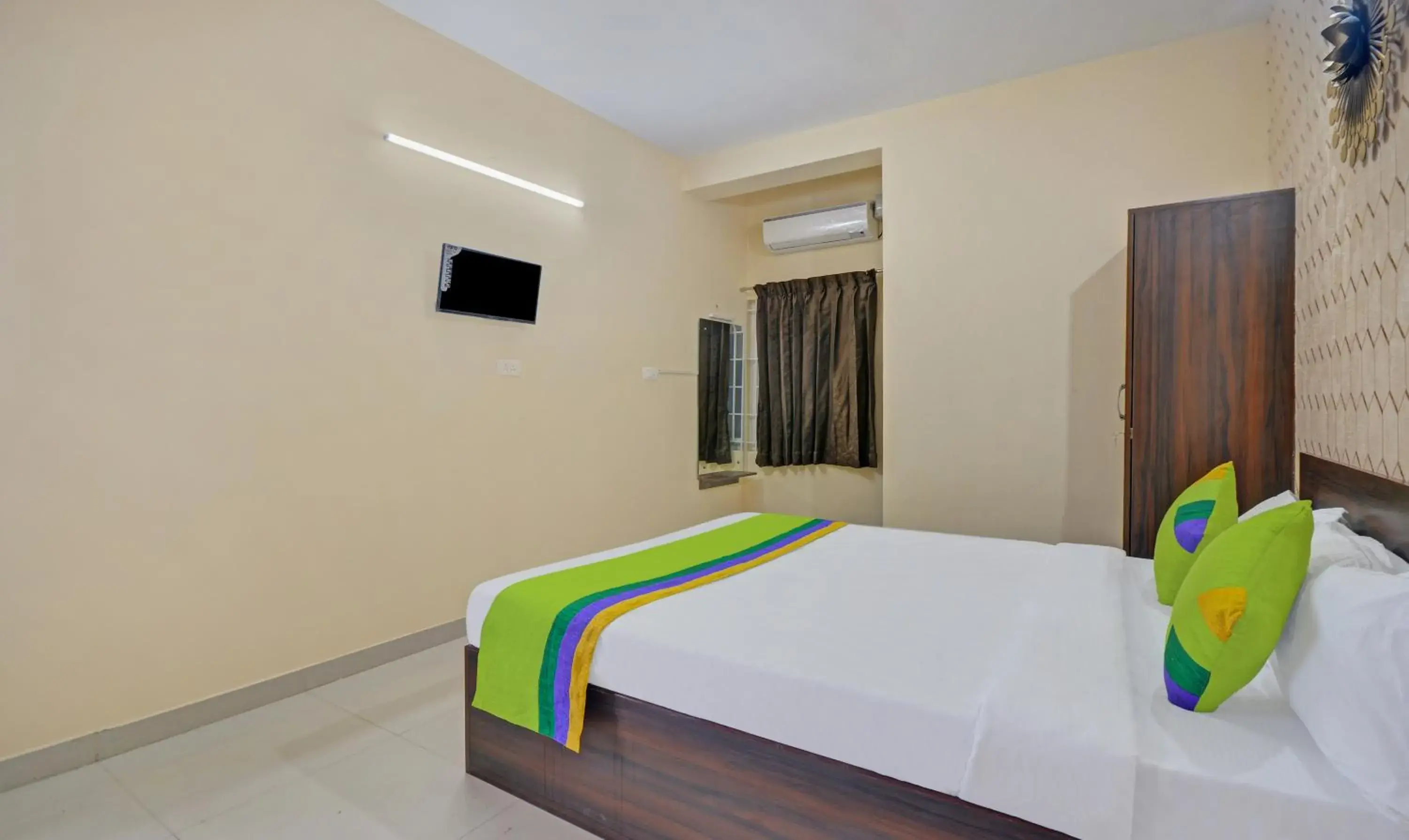 TV and multimedia, Bed in Treebo Trend Everest Residency Tidel Park