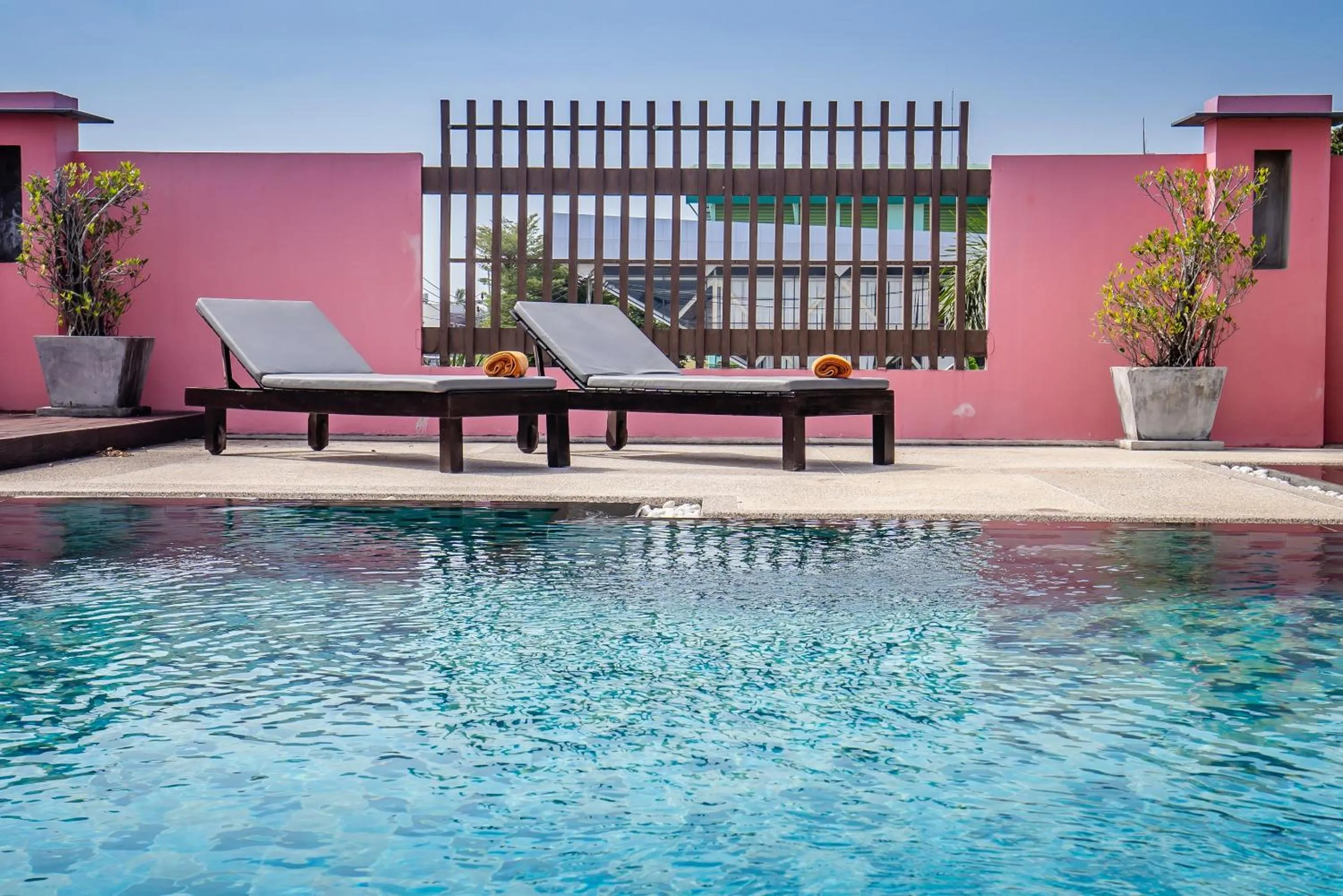 Area and facilities in Ratana Hotel Chalong