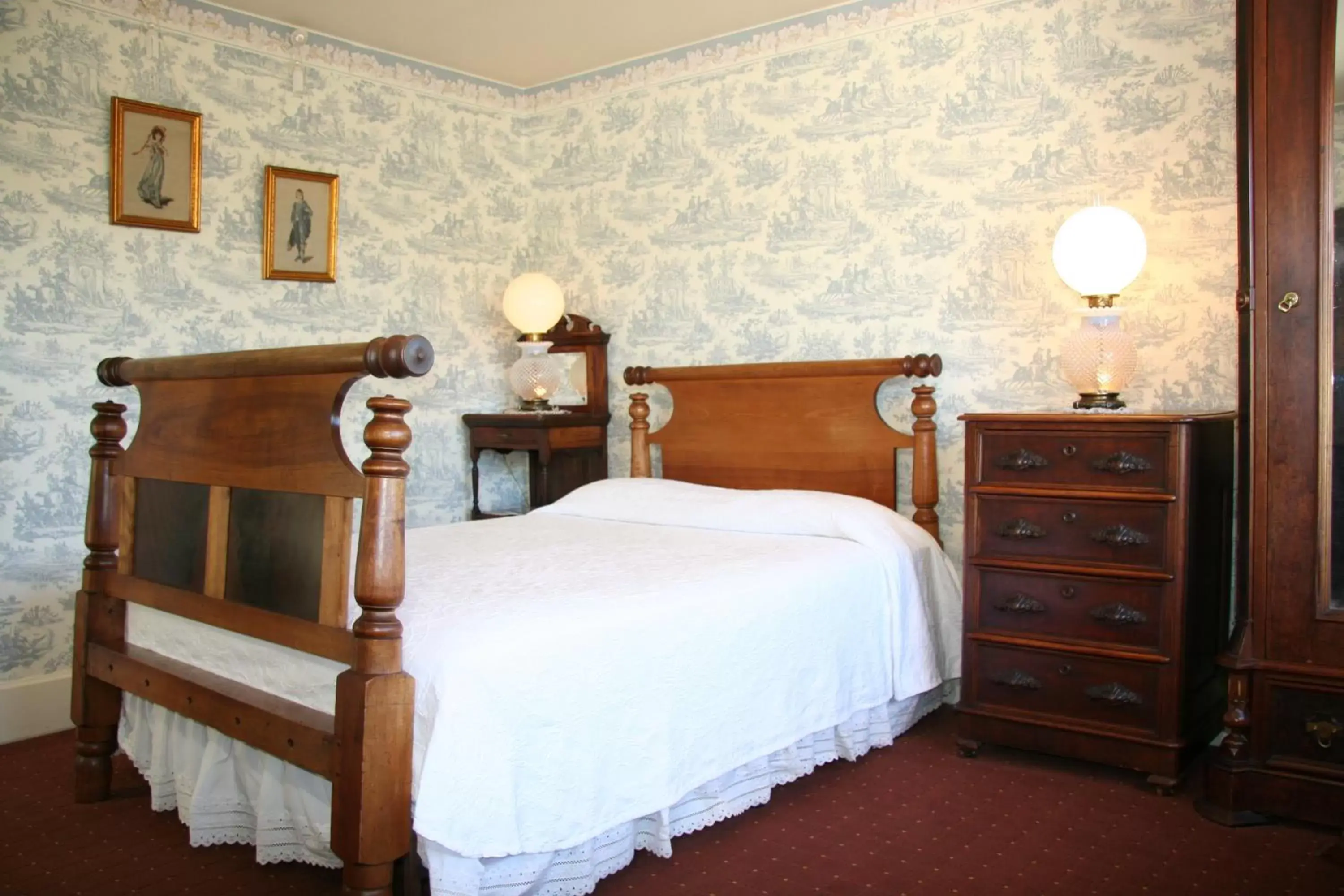 Bed in Martine Inn