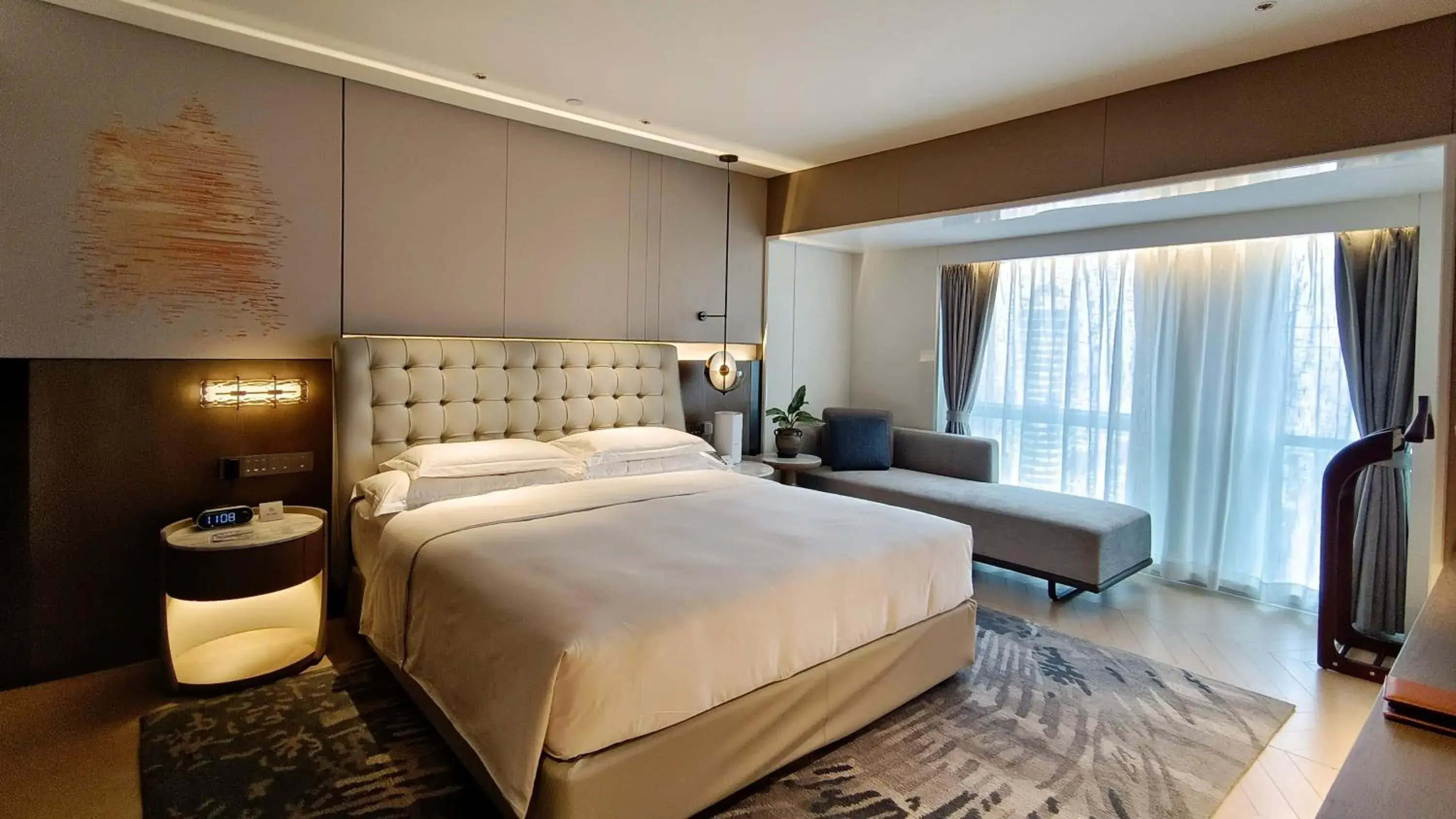 Photo of the whole room, Bed in Crowne Plaza Hohhot City Center