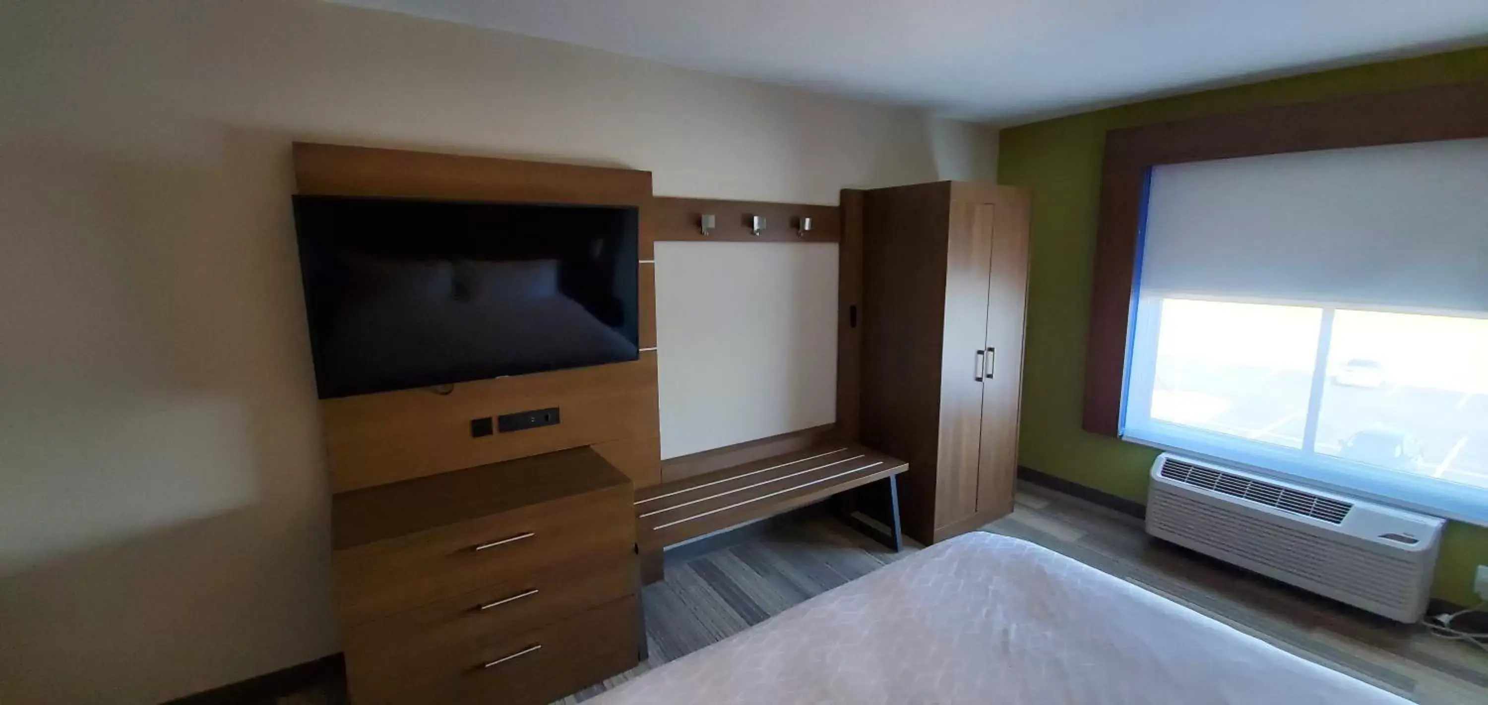 Photo of the whole room, TV/Entertainment Center in Holiday Inn Express Hotel & Suites Kinston, an IHG Hotel