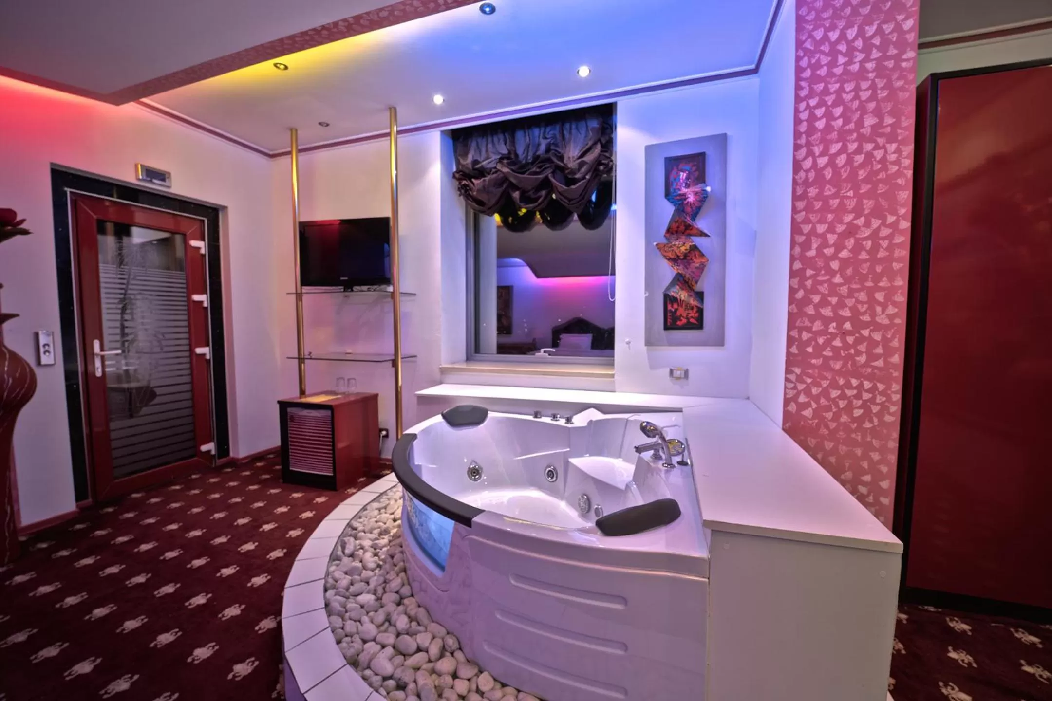 Hot Tub in Hotel Rosa Blu