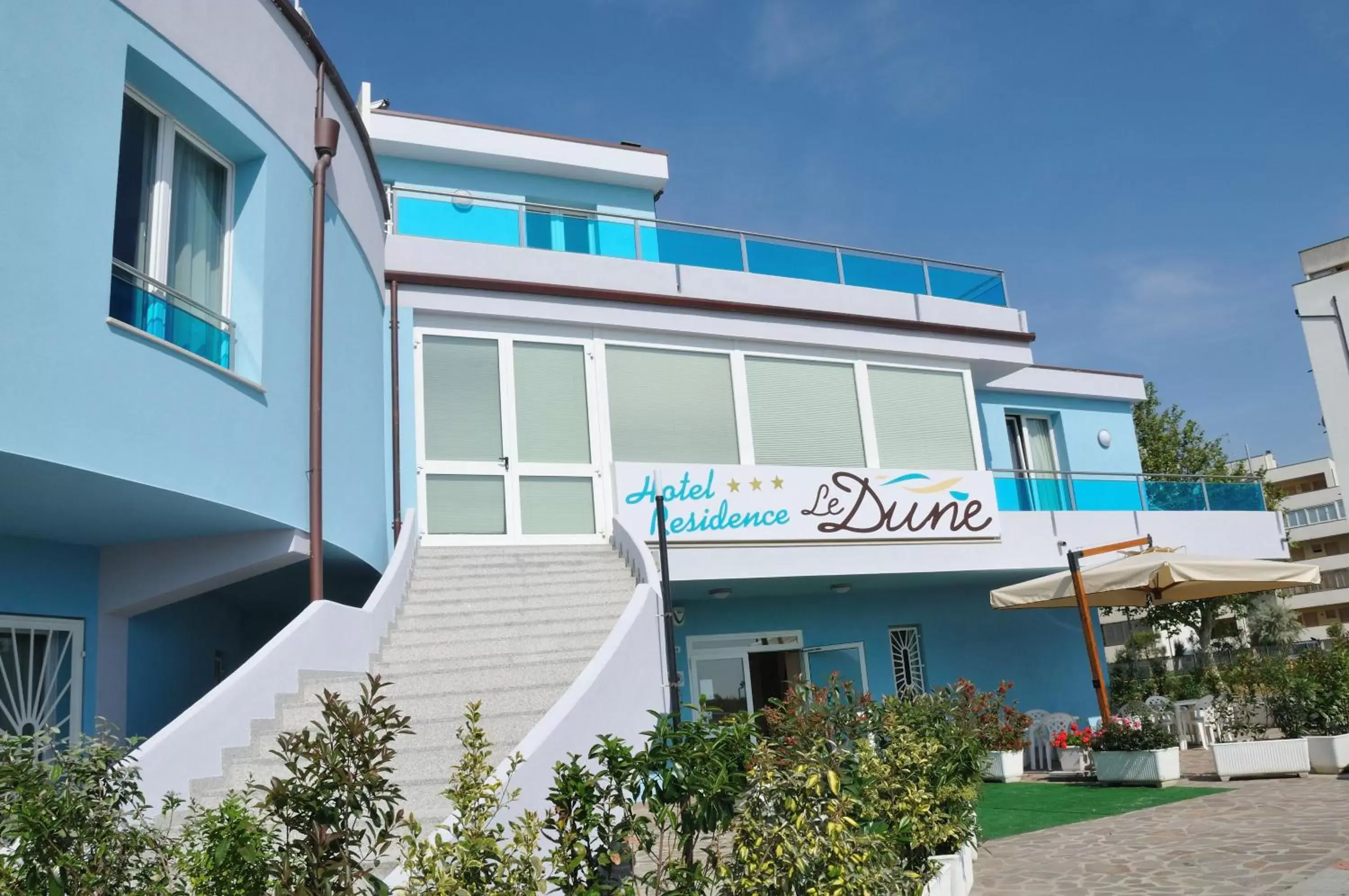 Facade/entrance, Property Building in Hotel Residence Le Dune