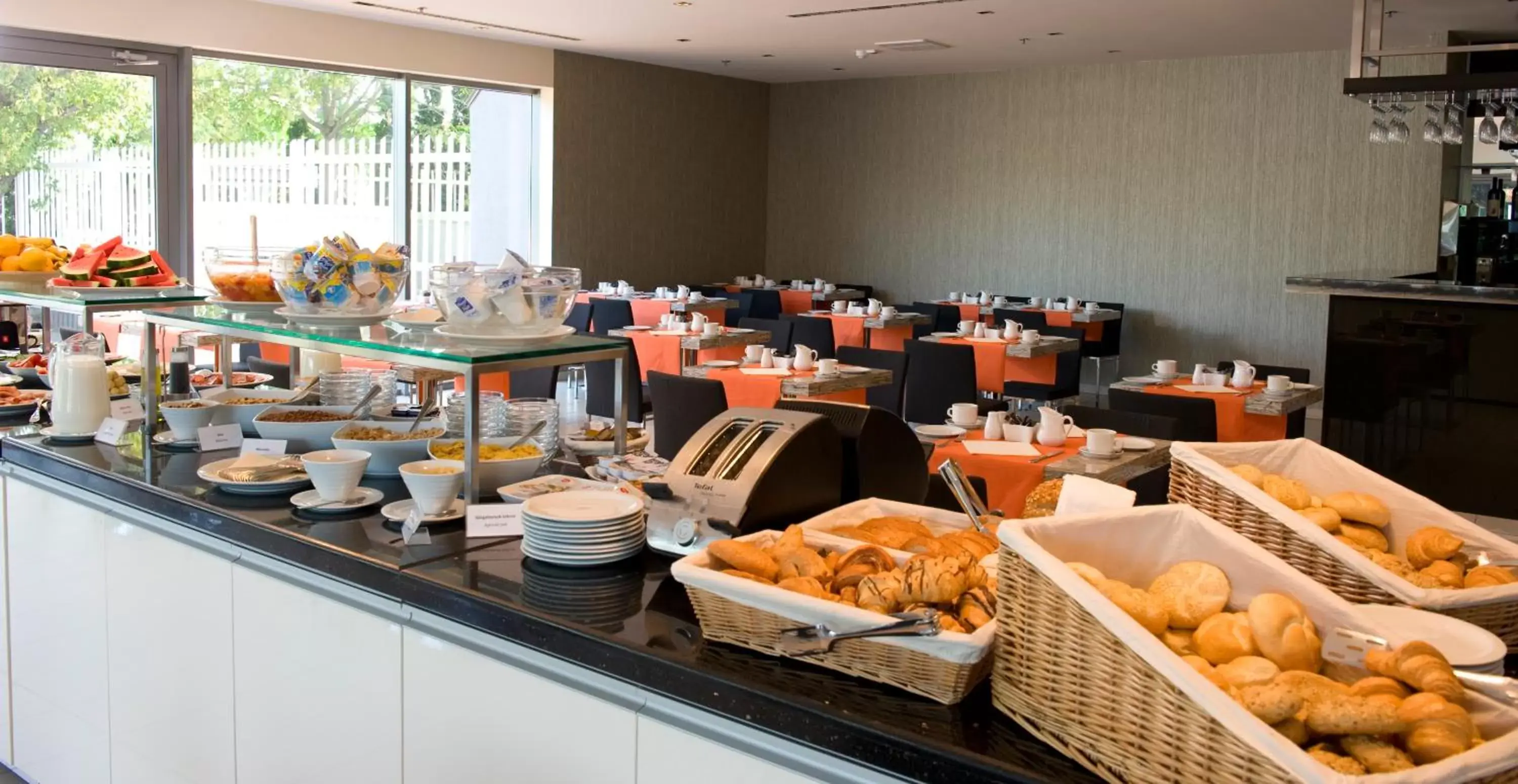 Buffet breakfast, Restaurant/Places to Eat in Expo Congress Hotel