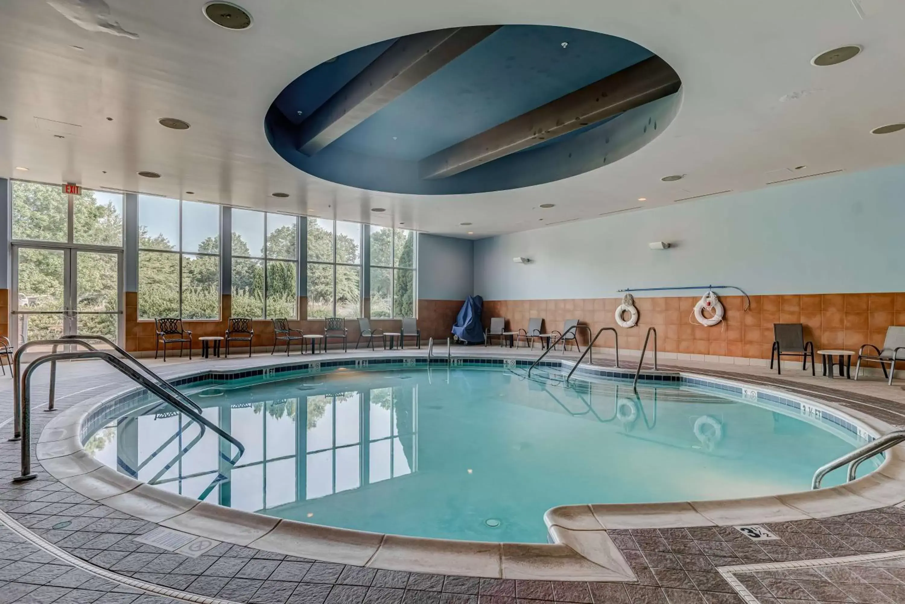 Pool view, Swimming Pool in Embassy Suites Atlanta - Kennesaw Town Center