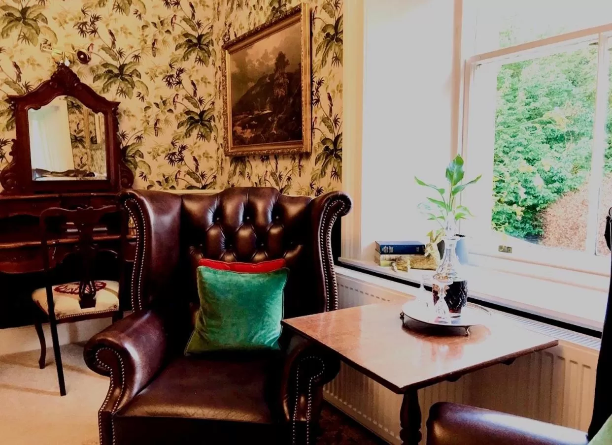 Seating Area in West Layton Manor