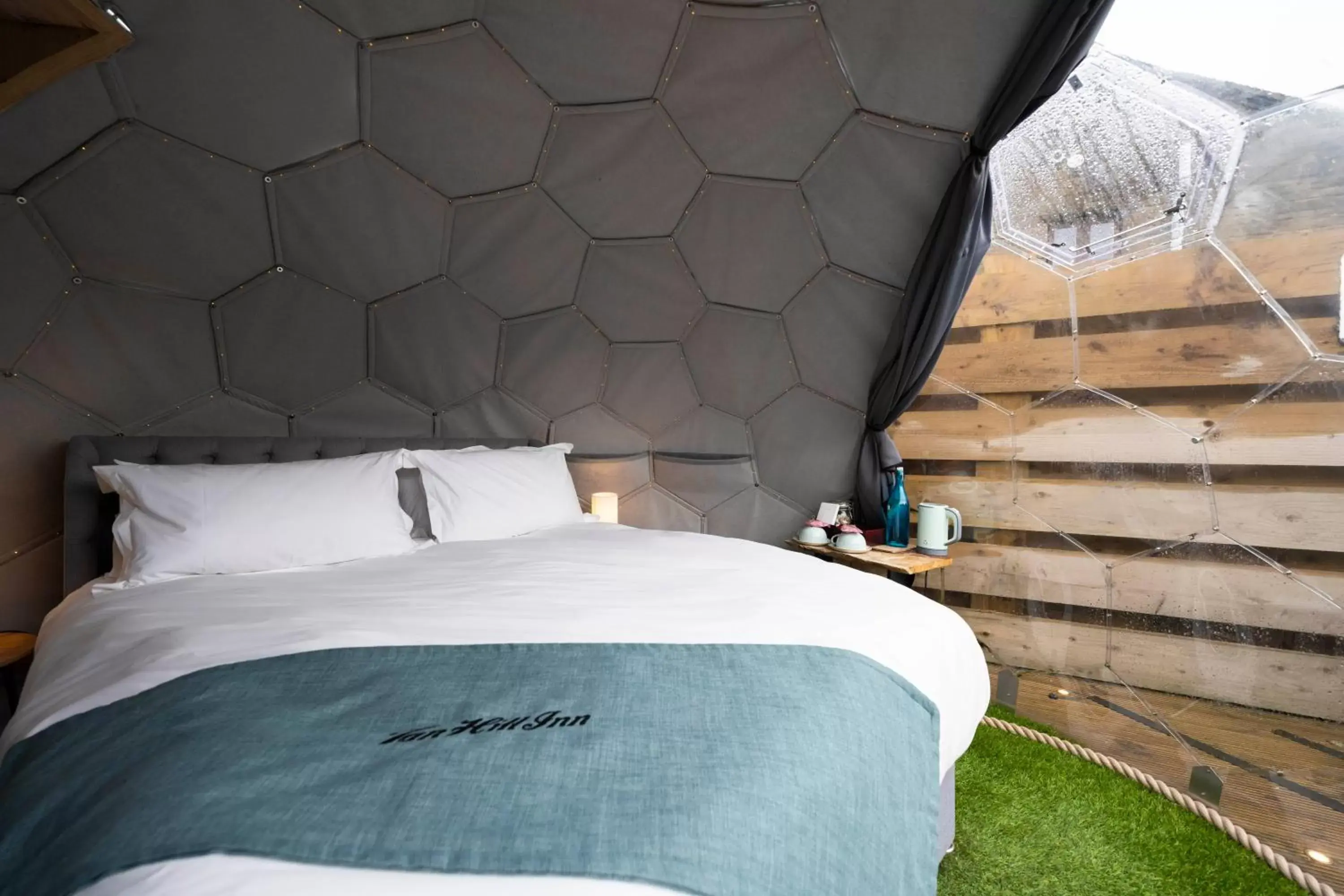 Glamping Pod with Shared Facilities in The Tan Hill Inn Glamping Pod with Shared Facilities in The Tan Hill Inn