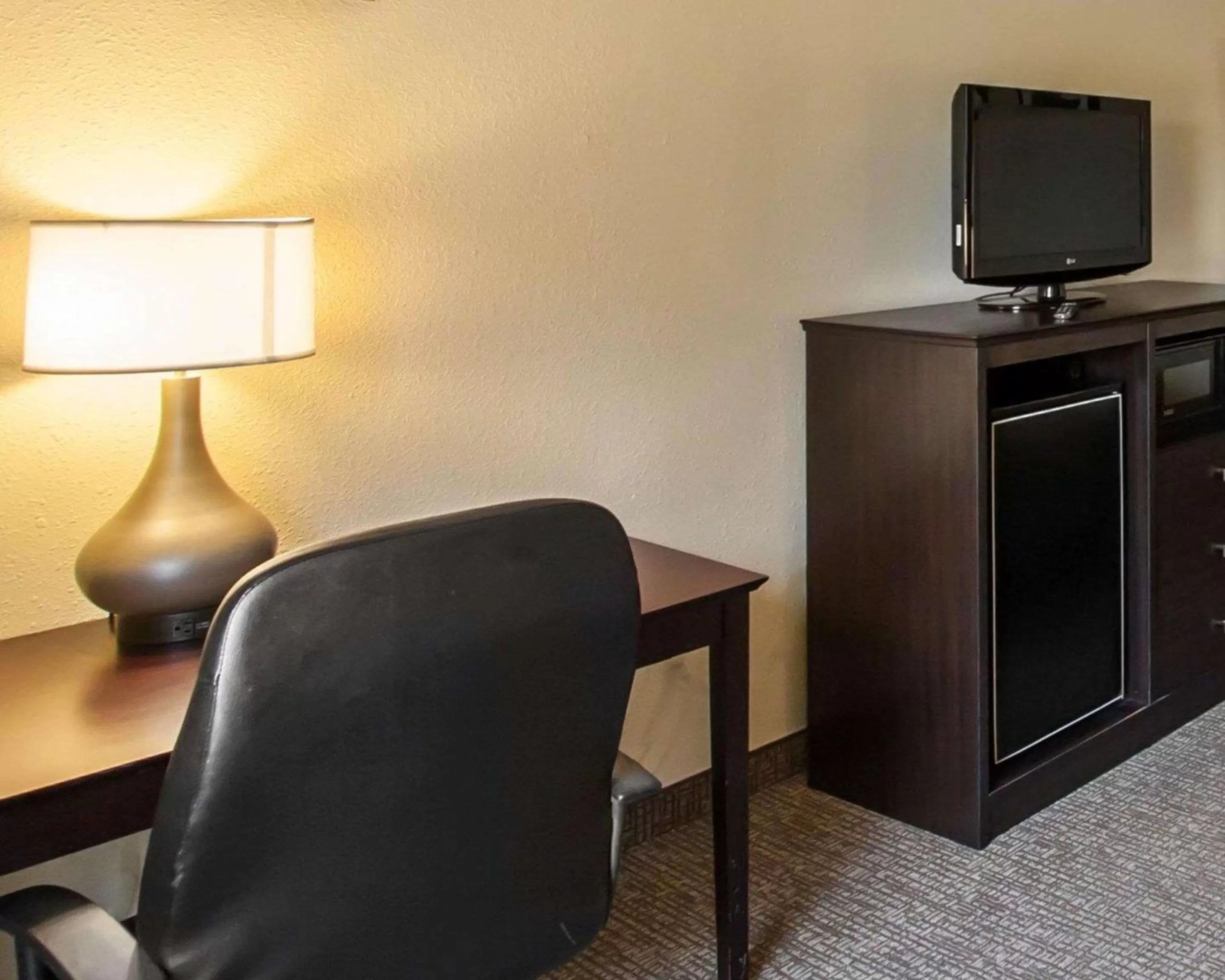 Photo of the whole room in Quality Inn Hayti North