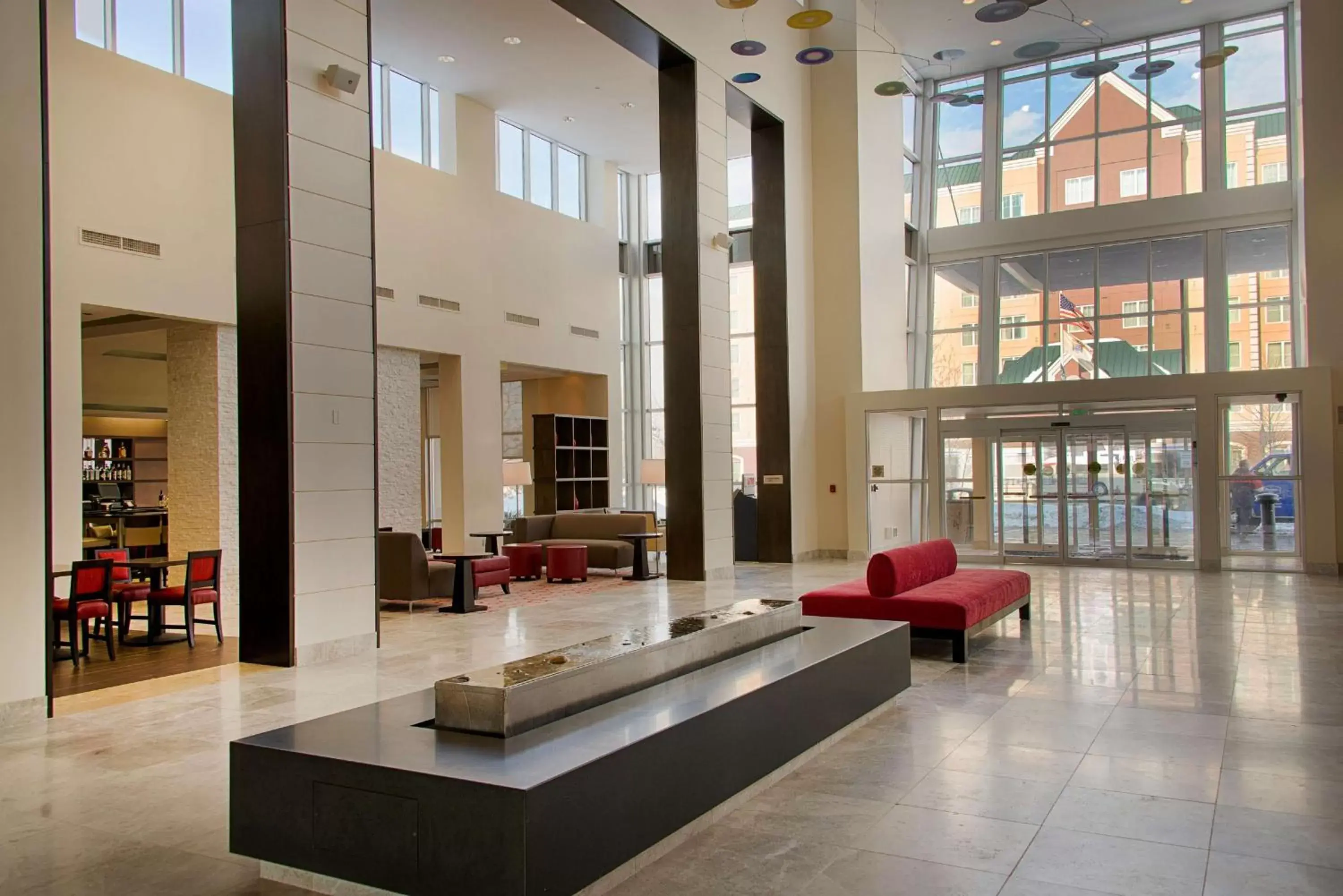 Lobby or reception in Embassy Suites by Hilton Newark Airport