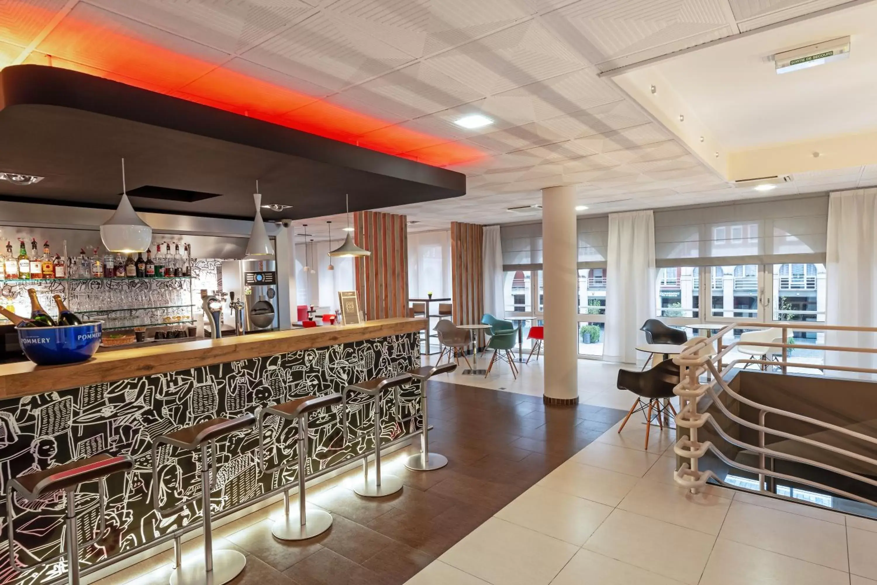 Lounge or bar, Lounge/Bar in ibis Epernay Centre Ville