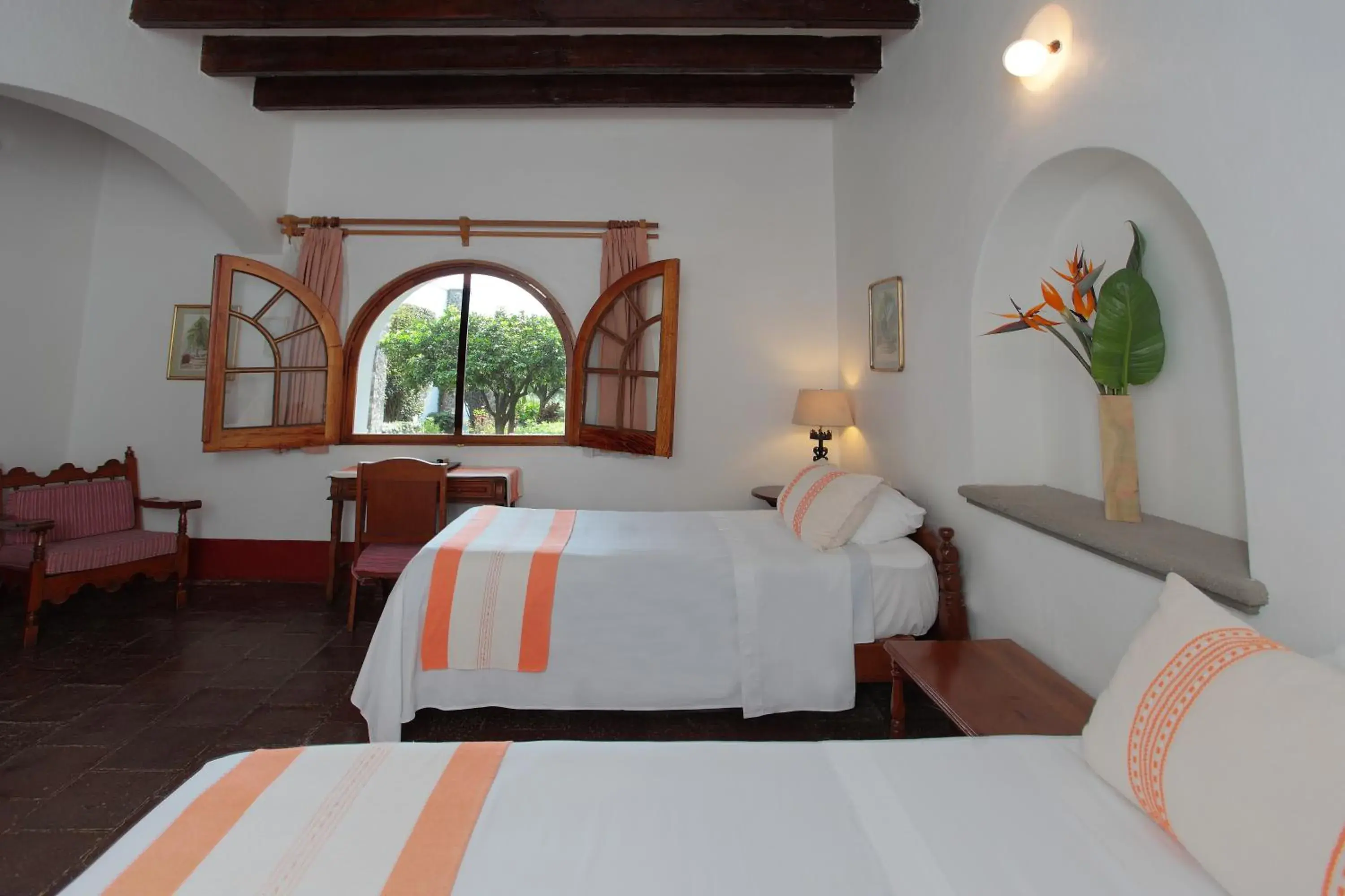 Photo of the whole room, Bed in Posada del Tepozteco