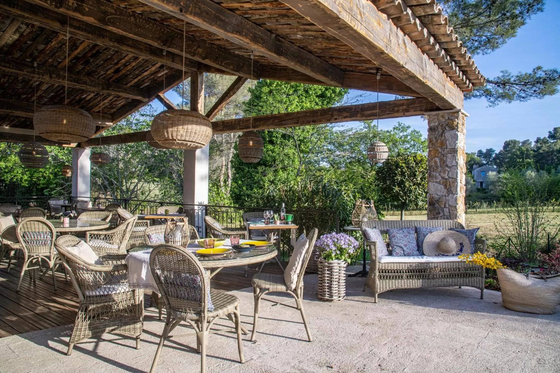 Restaurant/places to eat in Hotel Les Messugues