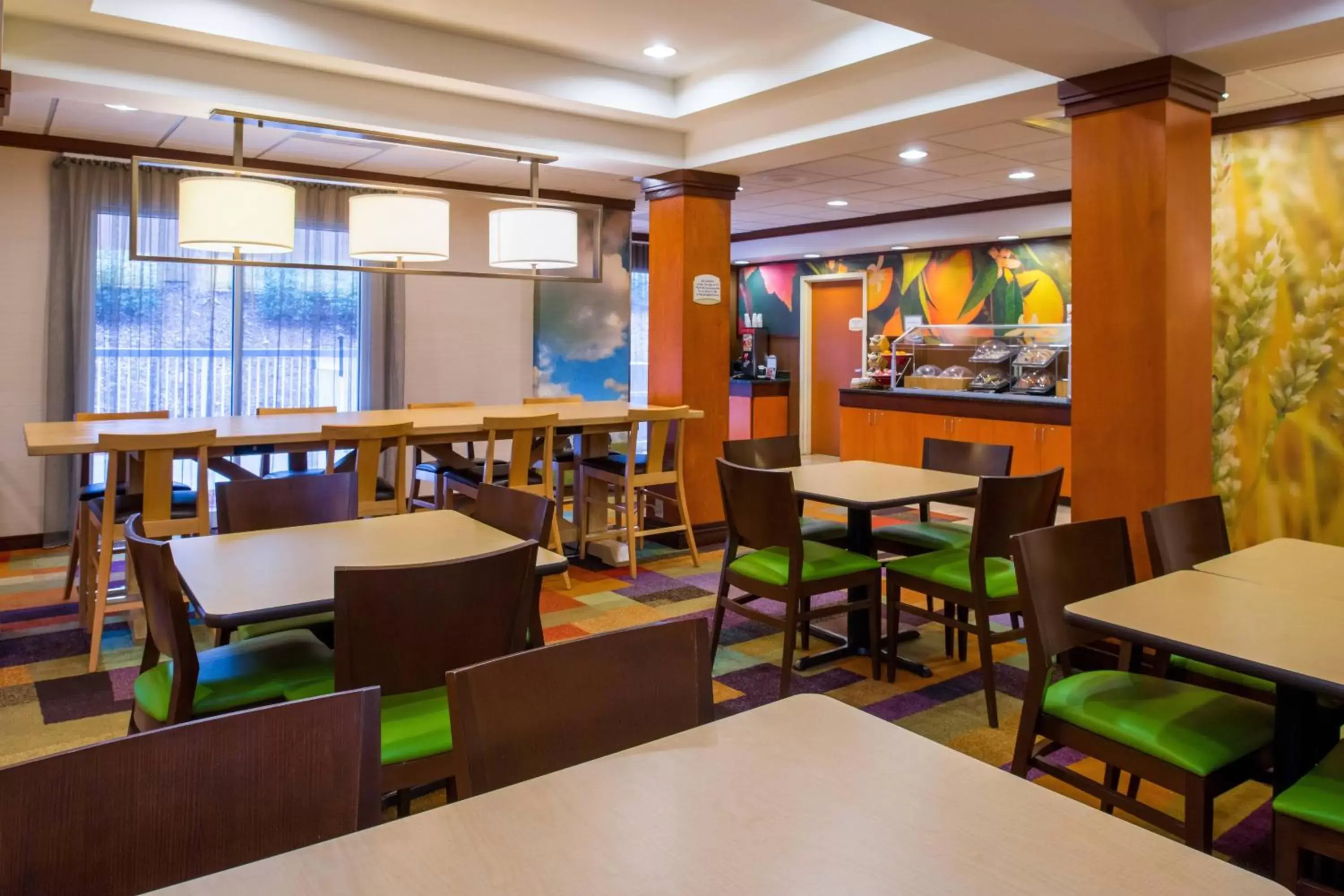 Breakfast, Restaurant/Places to Eat in Fairfield Inn & Suites Greensboro Wendover