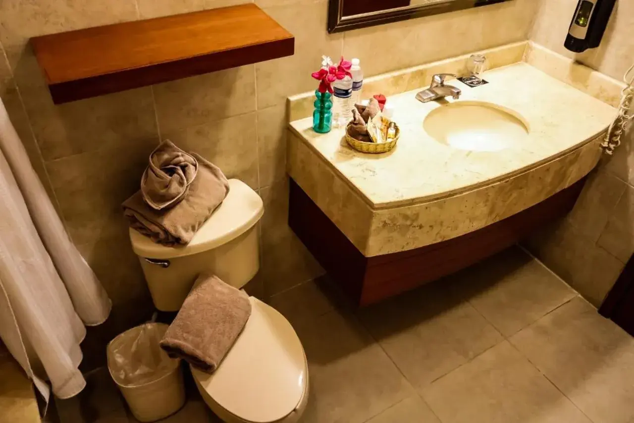 towels, Bathroom in Hotel Nacional Merida