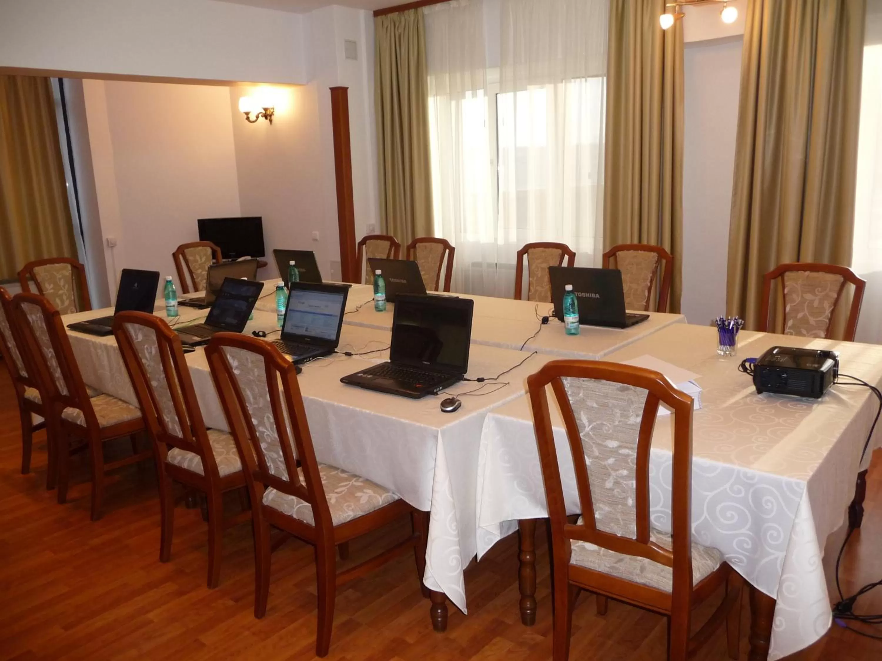 Business facilities in Hotel Emma West