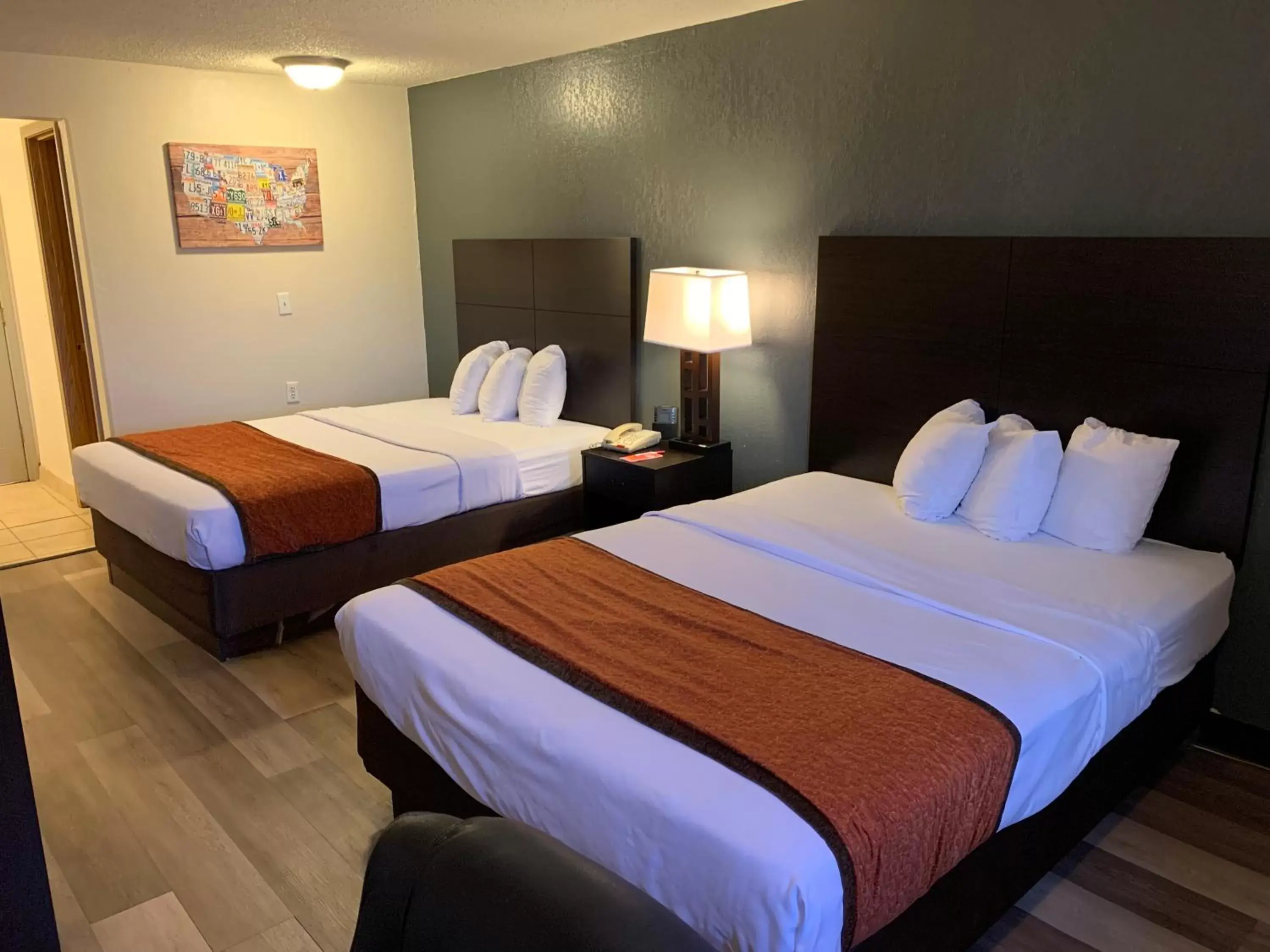 Bedroom, Bed in Econo Lodge Inn & Suites Clinton