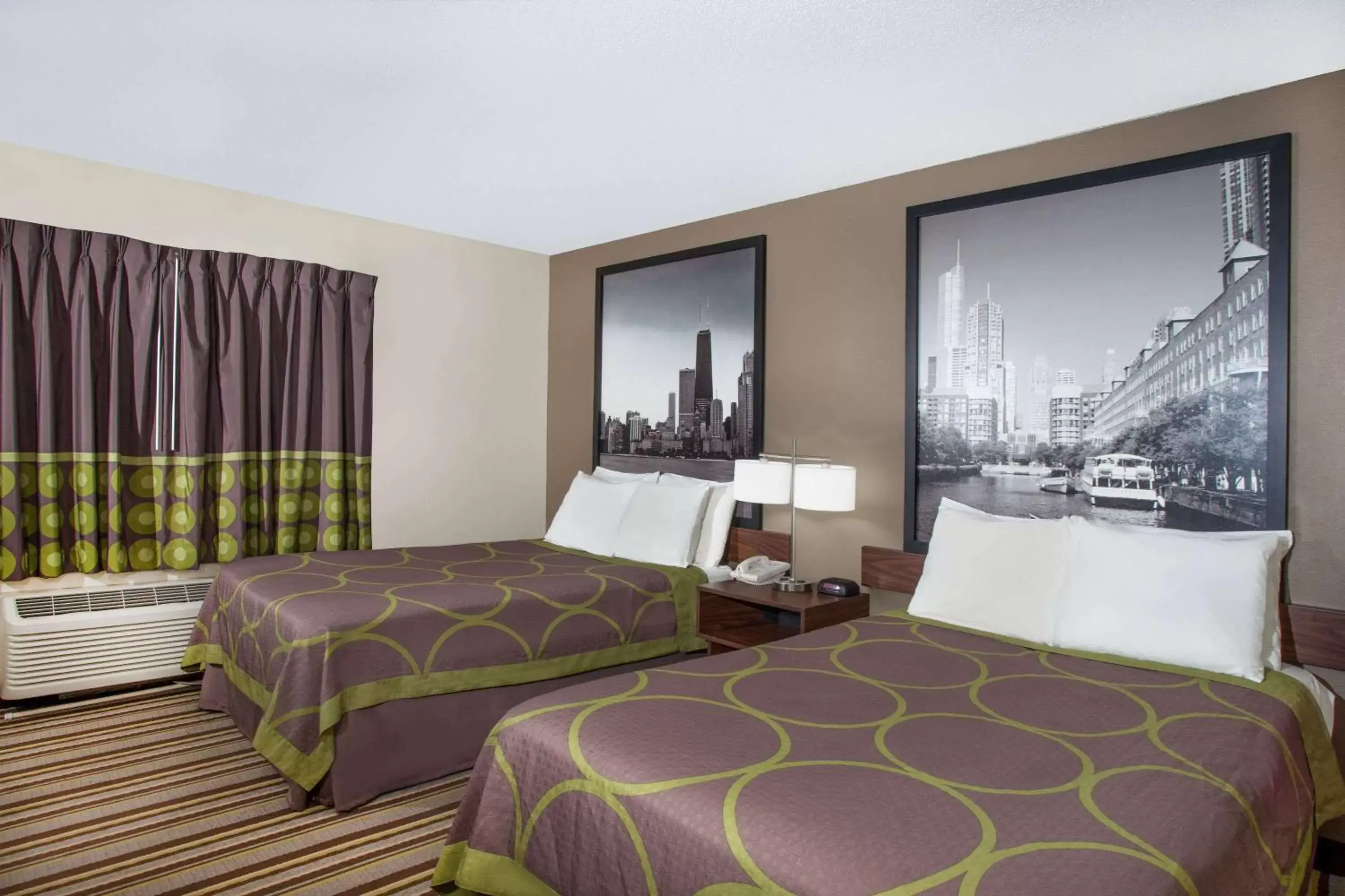 On site, Bed in Super 8 by Wyndham Chicago/Rosemont/O'Hare/SE