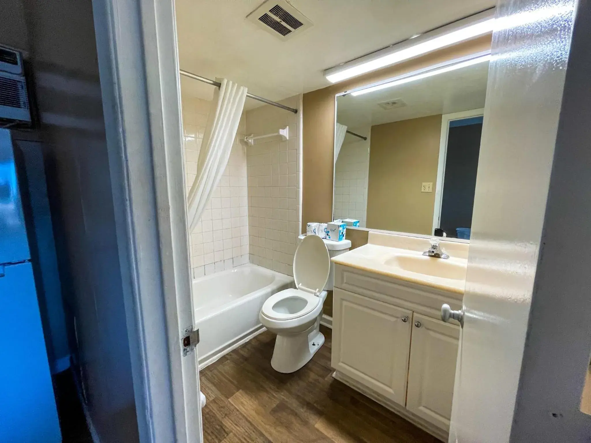 Bathroom in Oceanfront Viking Motel