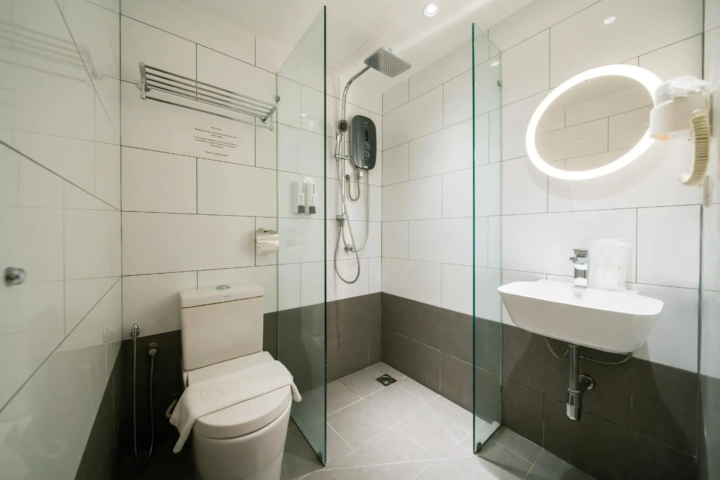 Shower, Bathroom in Gold3 Boutique Hotel