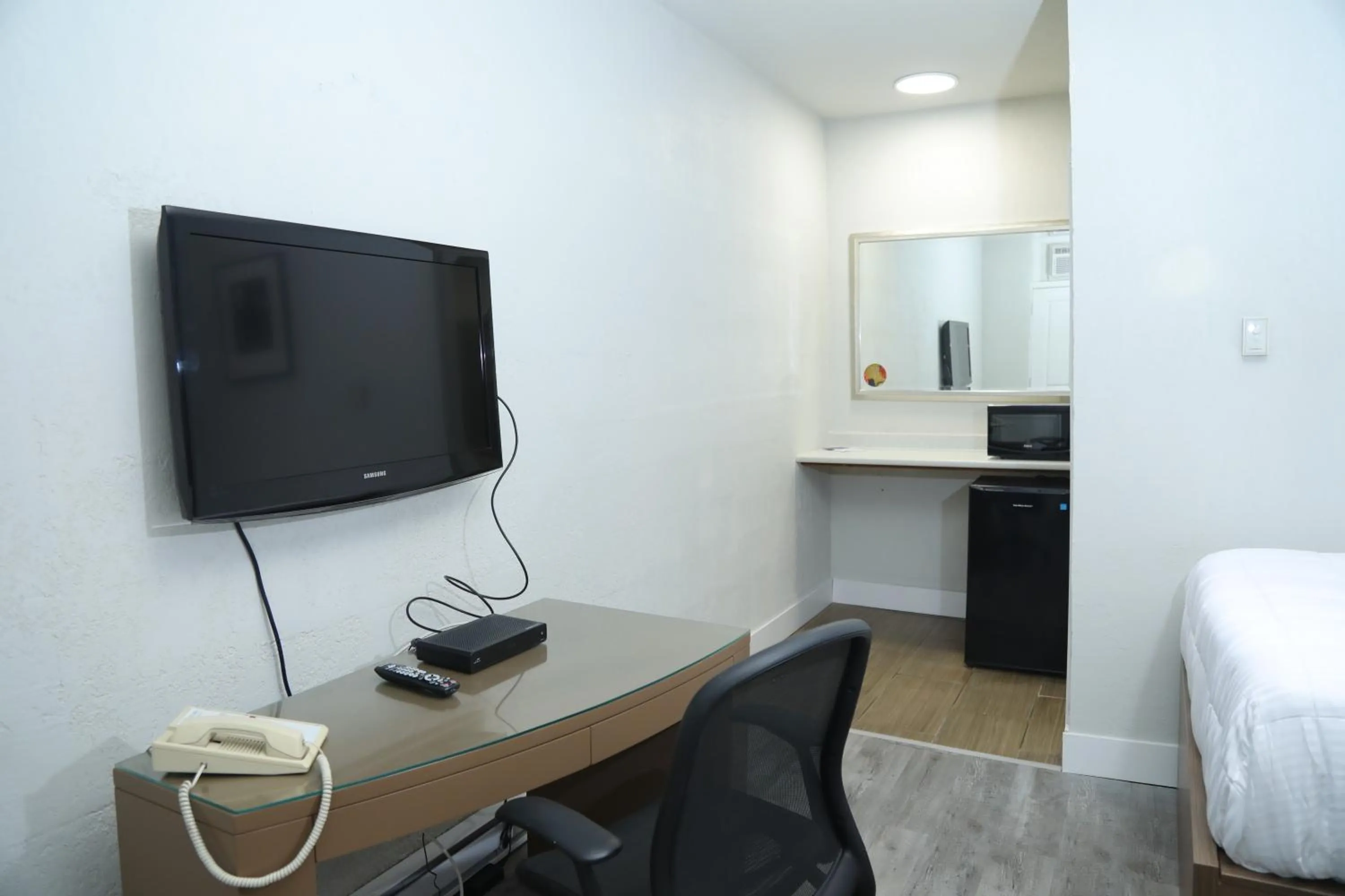 TV and multimedia, TV/Entertainment Center in Fraser Inn