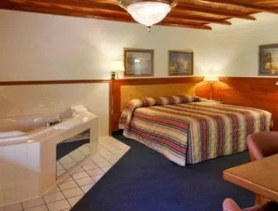 Bed in Knights Inn Franklin