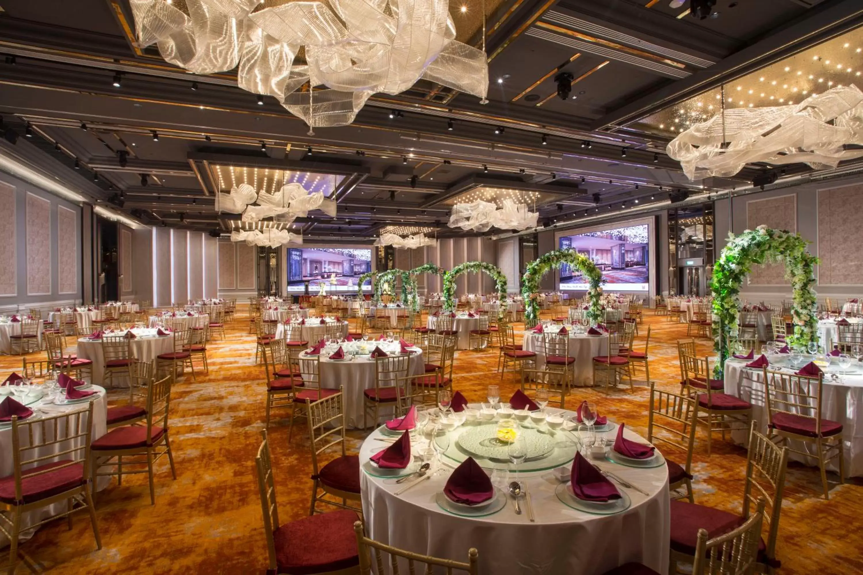 Banquet/Function facilities, Restaurant/Places to Eat in Orchard Hotel Singapore