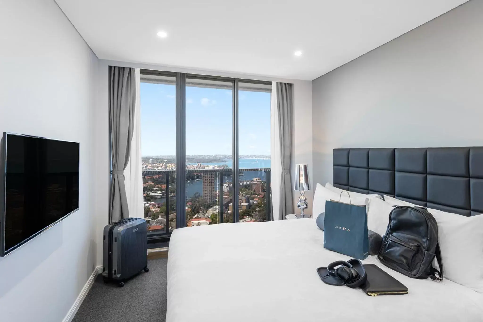 Bed, TV/Entertainment Center in Meriton Suites North Sydney