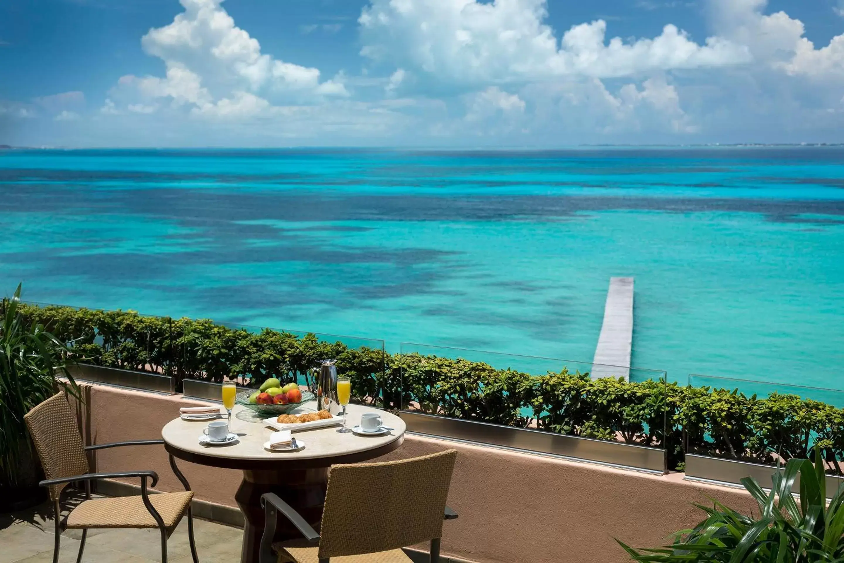 Photo of the whole room, Sea View in Grand Fiesta Americana Coral Beach Cancun - All Inclusive