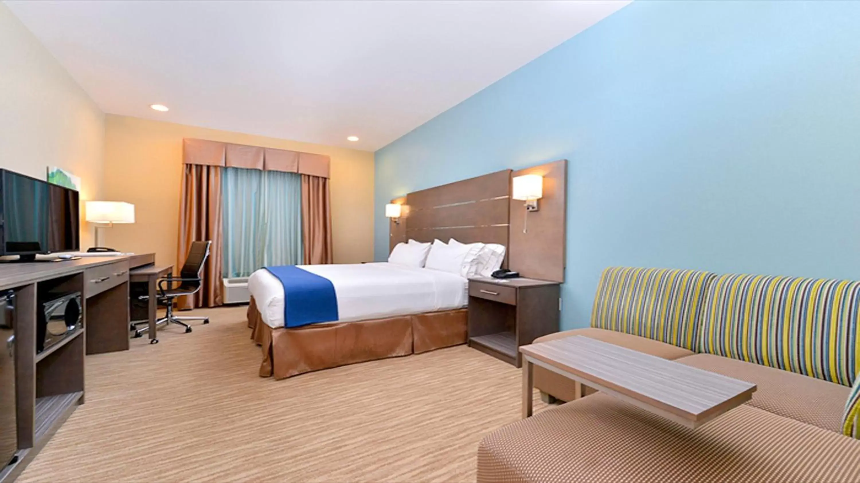 Photo of the whole room in Holiday Inn Express and Suites Schulenburg, an IHG Hotel
