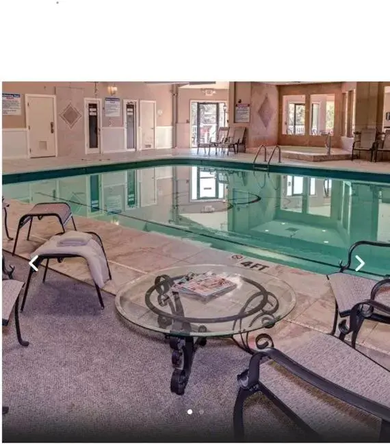 Swimming Pool in Berlin Resort