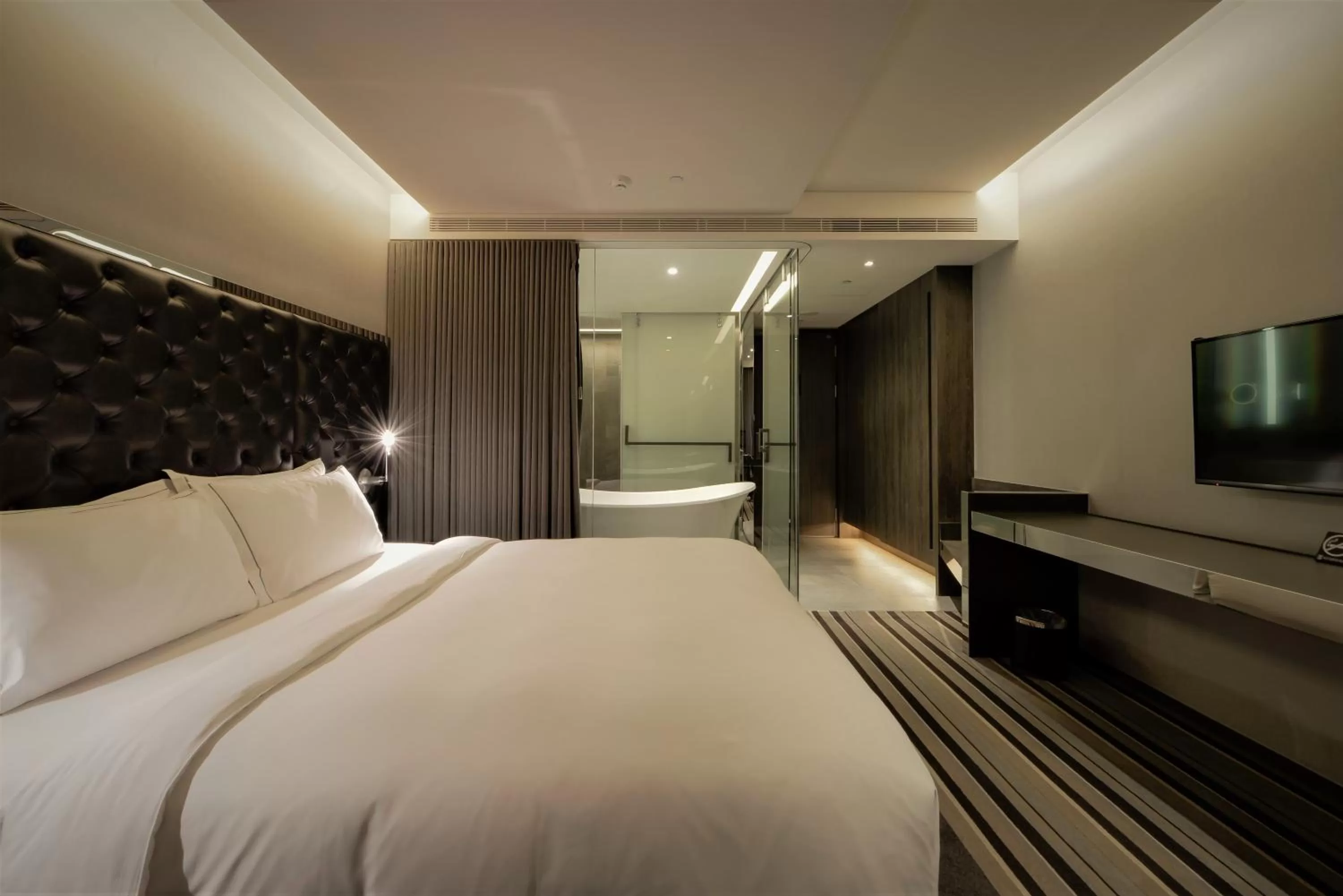 Photo of the whole room, Bed in Starhaus Hotel