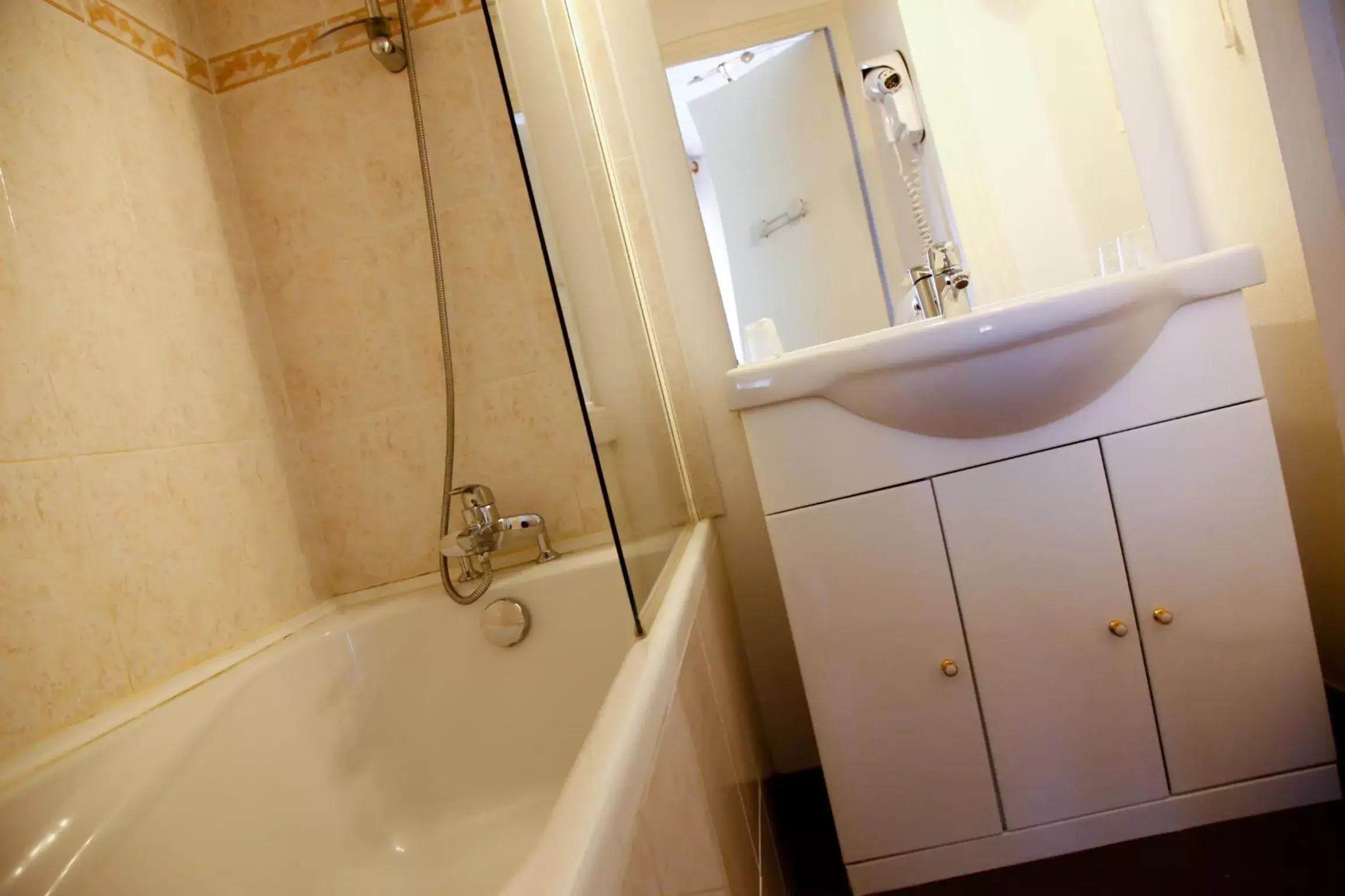 Bathroom in Logis REX HOTEL Lorient