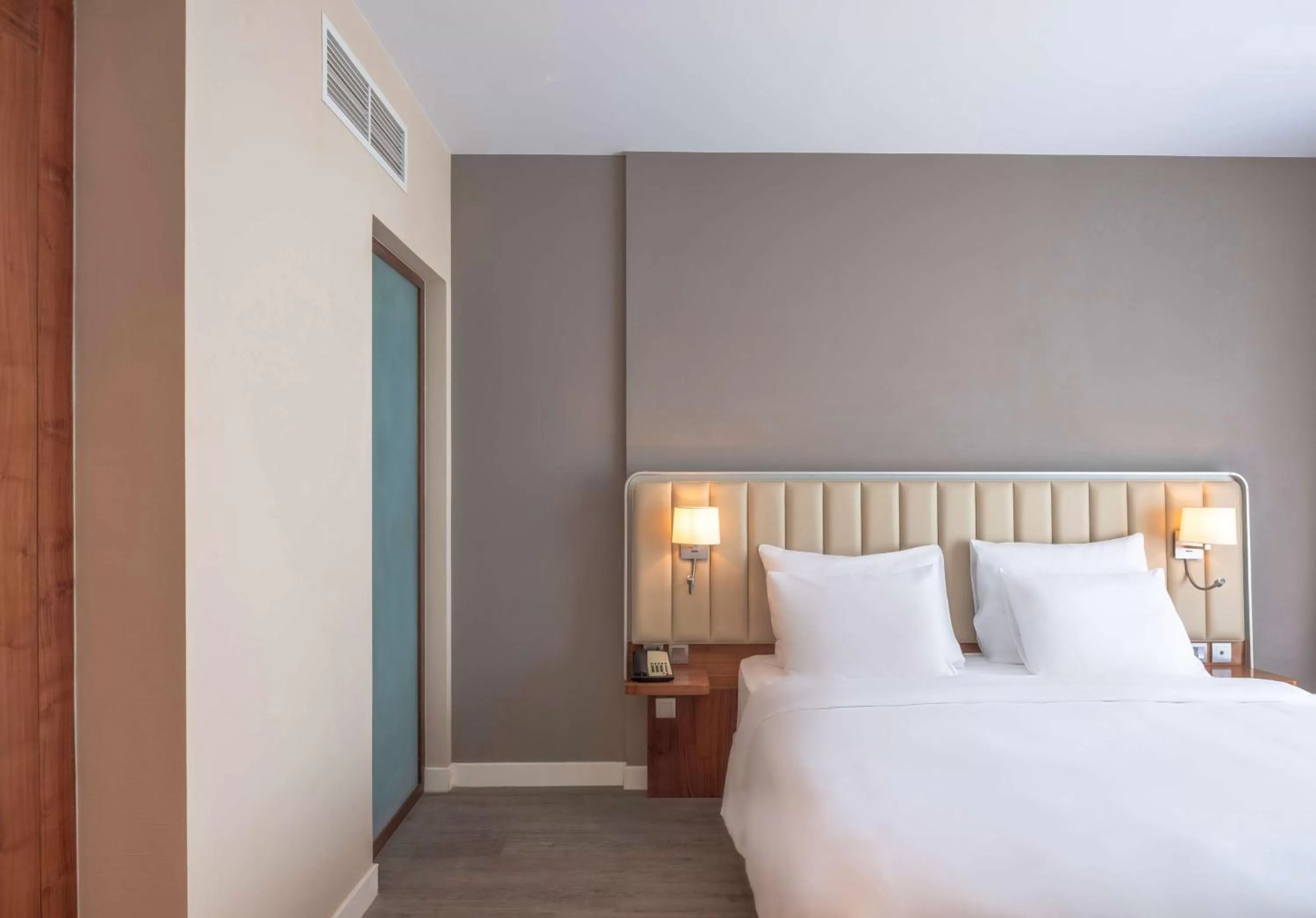 Photo of the whole room, Bed in Radisson Resort Ras Al Khaimah Marjan Island