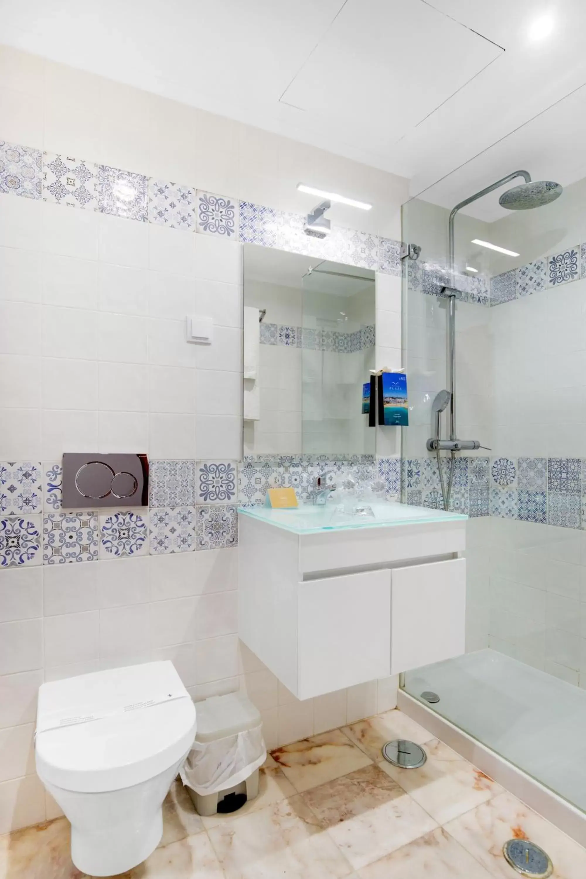 Bathroom in Hotel Carvoeiro Plaza