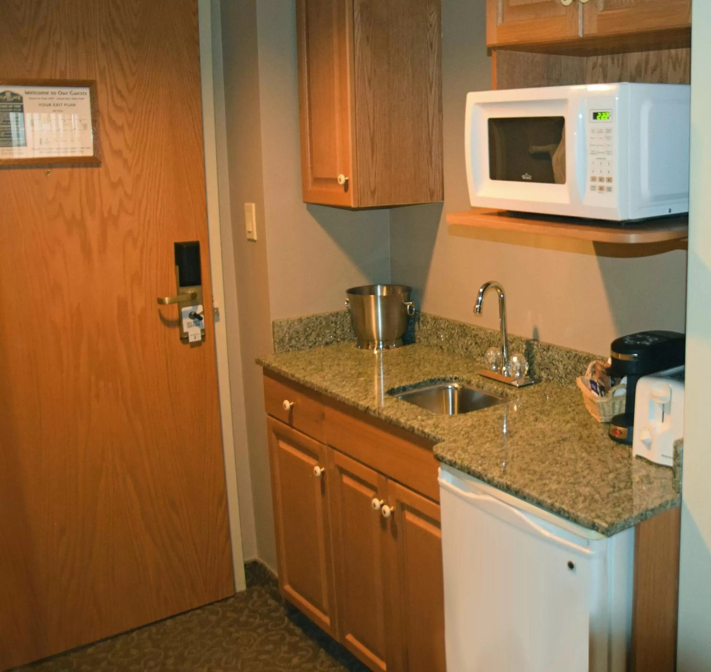 Kitchen or kitchenette in Stone Gate Inn