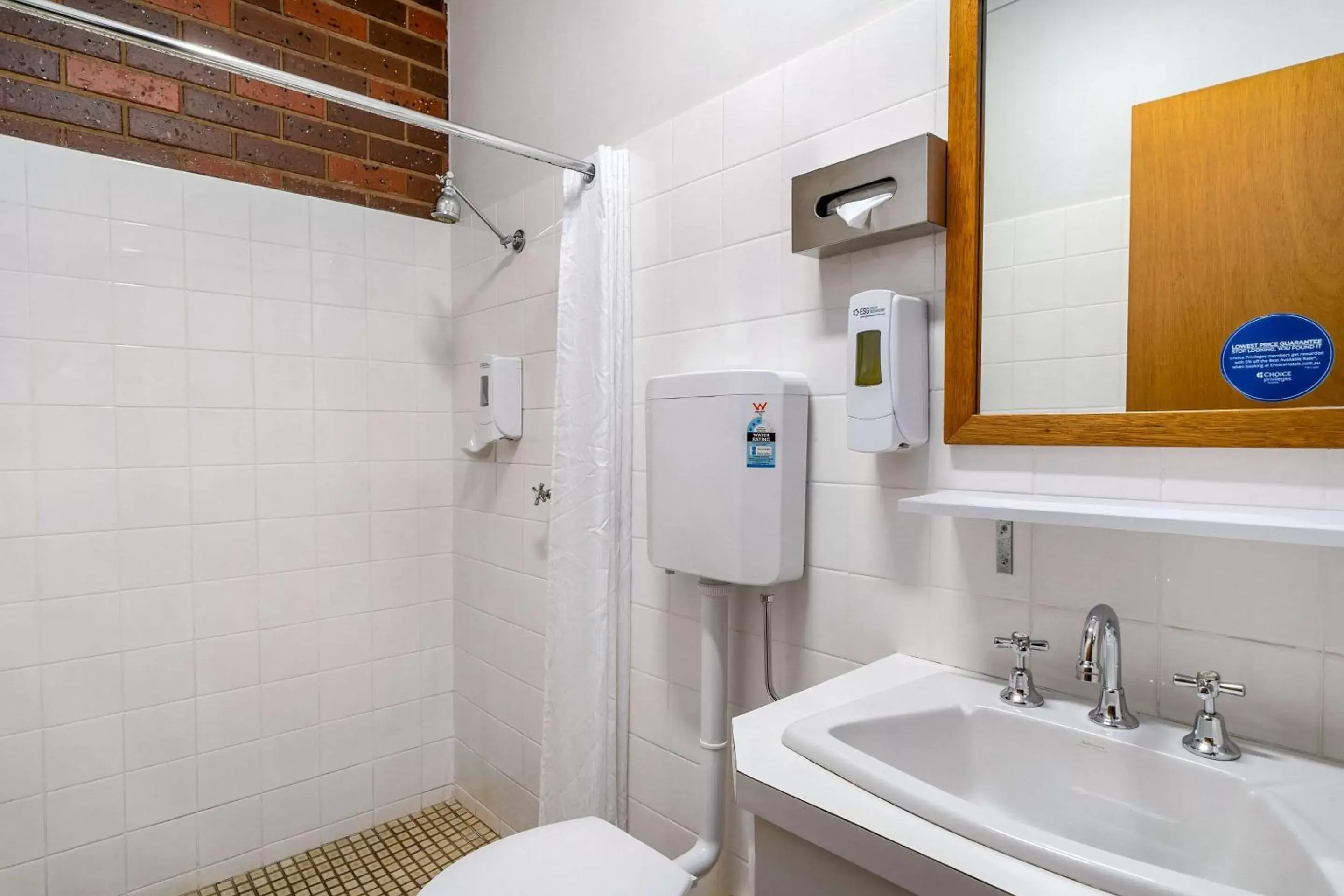 Bathroom in Comfort Inn Benalla