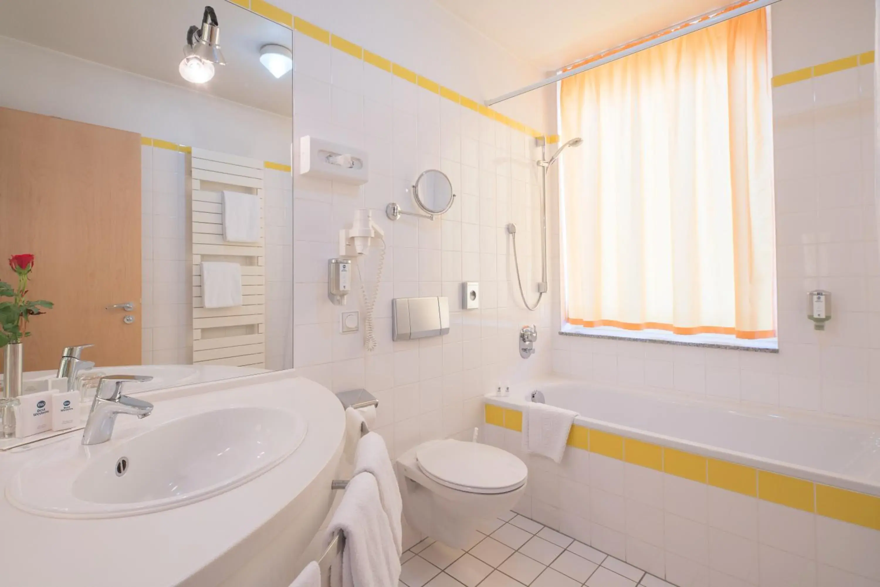 Photo of the whole room, Bathroom in Best Western Hotel im Forum Mulheim