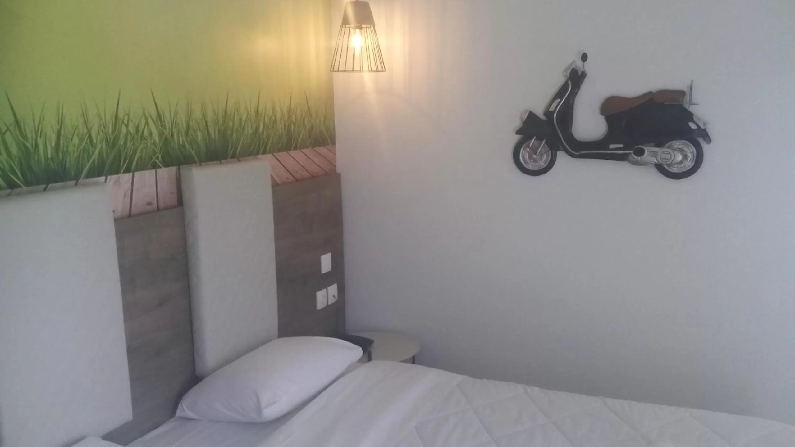 Photo of the whole room in Metropolitan