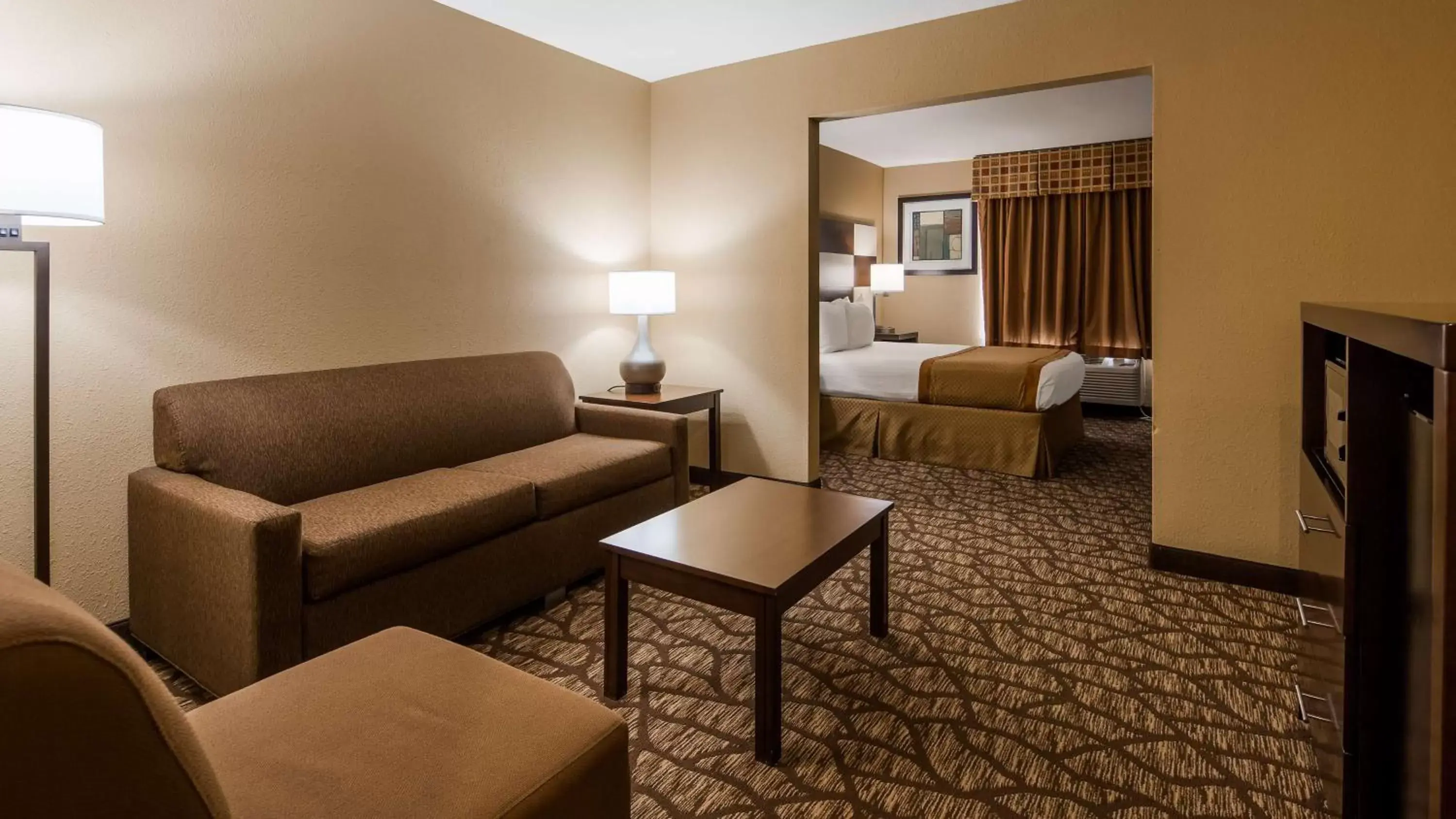 Photo of the whole room, Seating Area in Best Western Joliet Inn & Suites