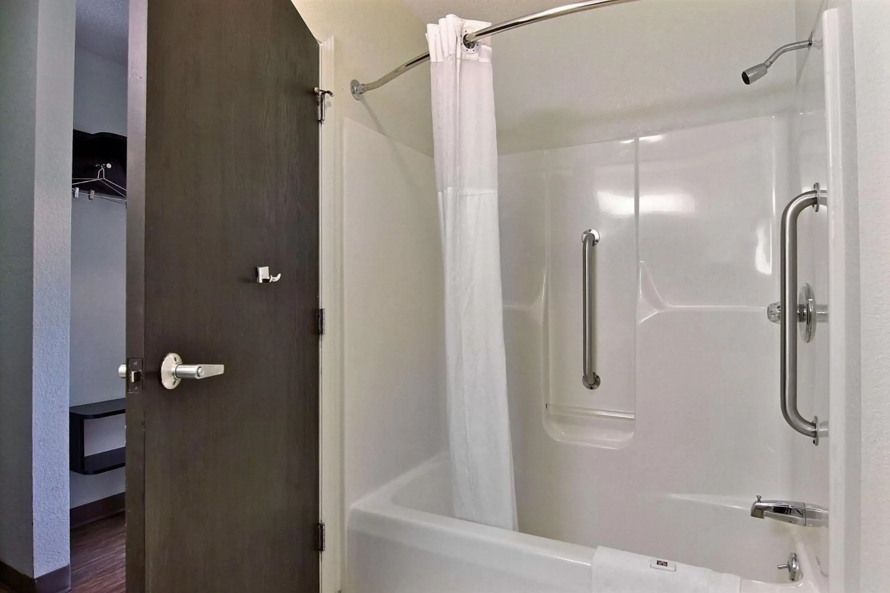 Shower, Bathroom in Motel 6-Gilman, IL