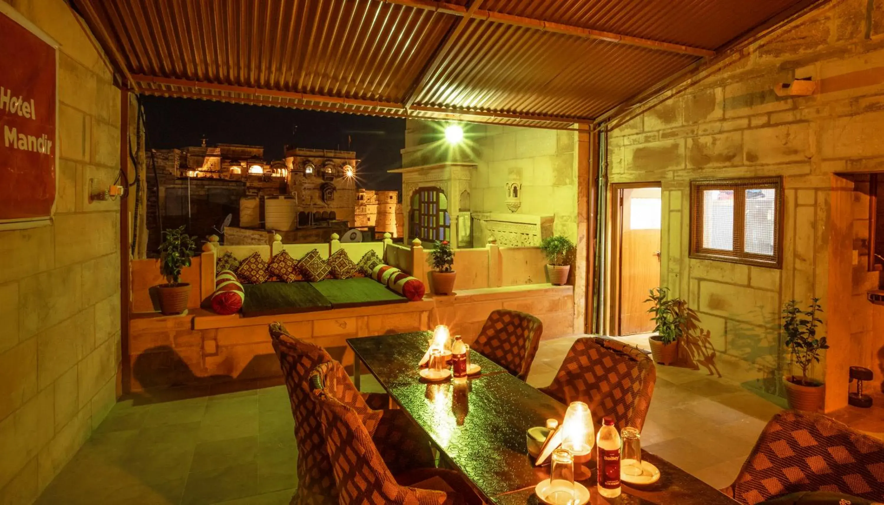 Lounge/Bar in Hotel Rajmandir